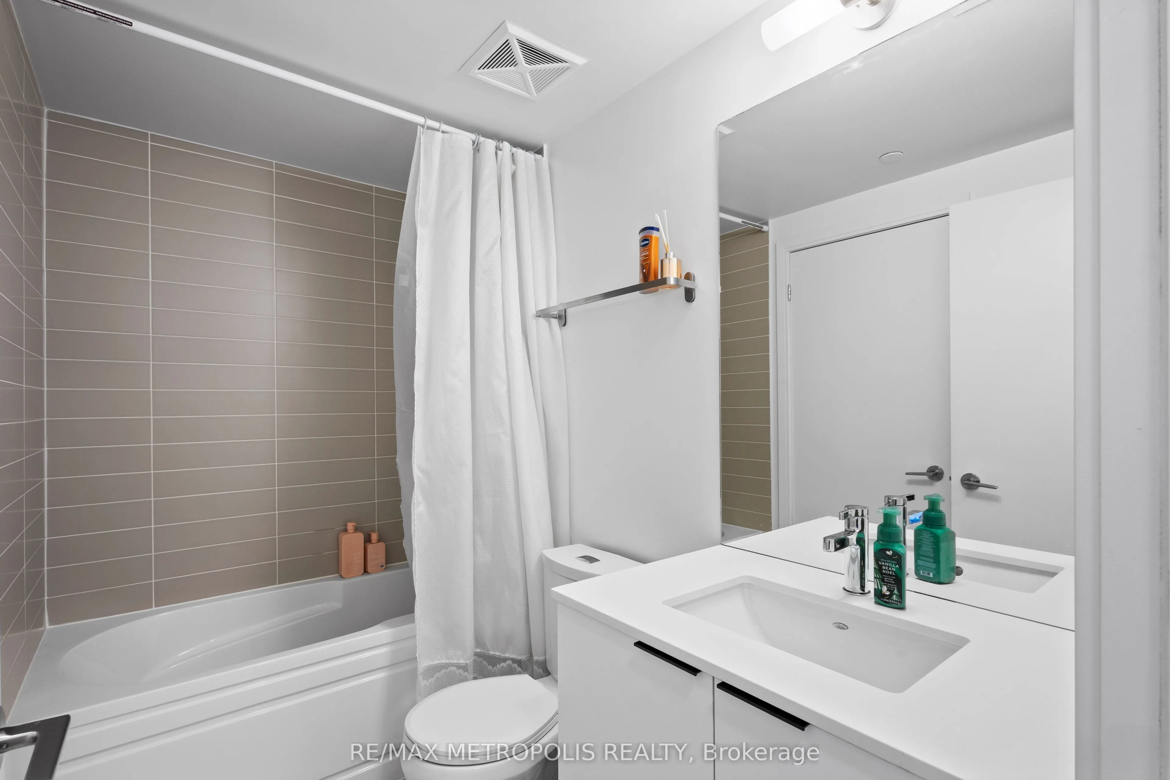 1350 Ellesmere Road, #210