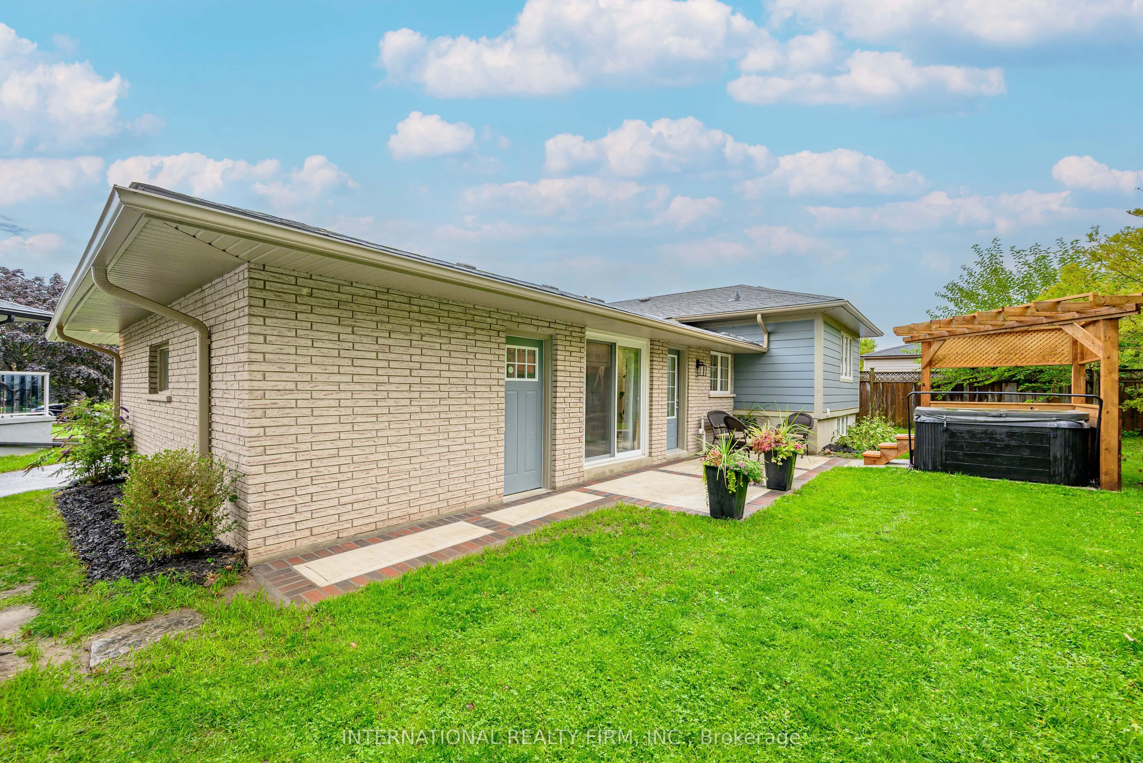 55 Oriole Court