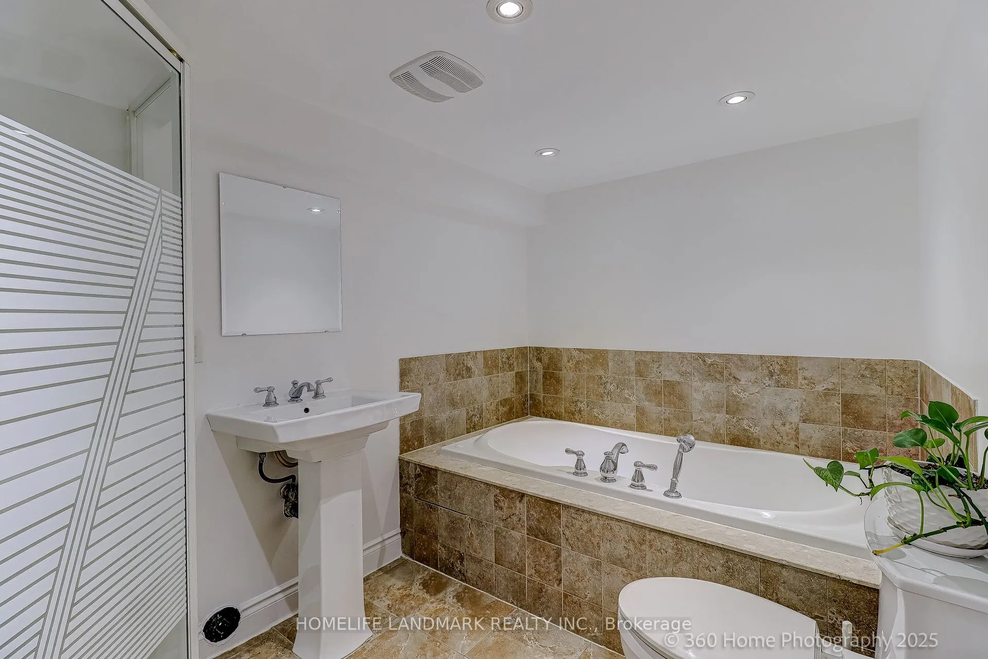 38 Moorecroft Crescent