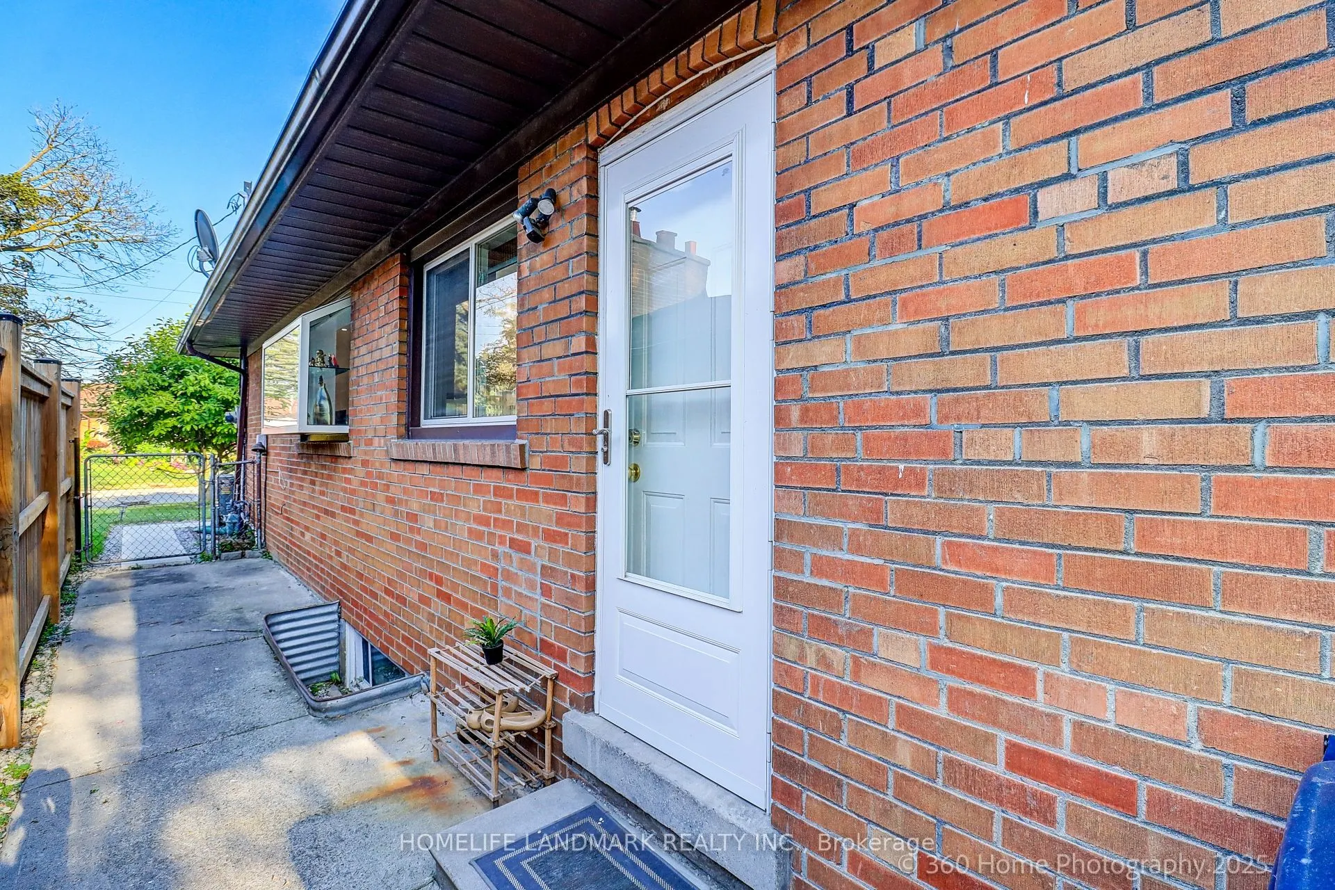 38 Moorecroft Crescent