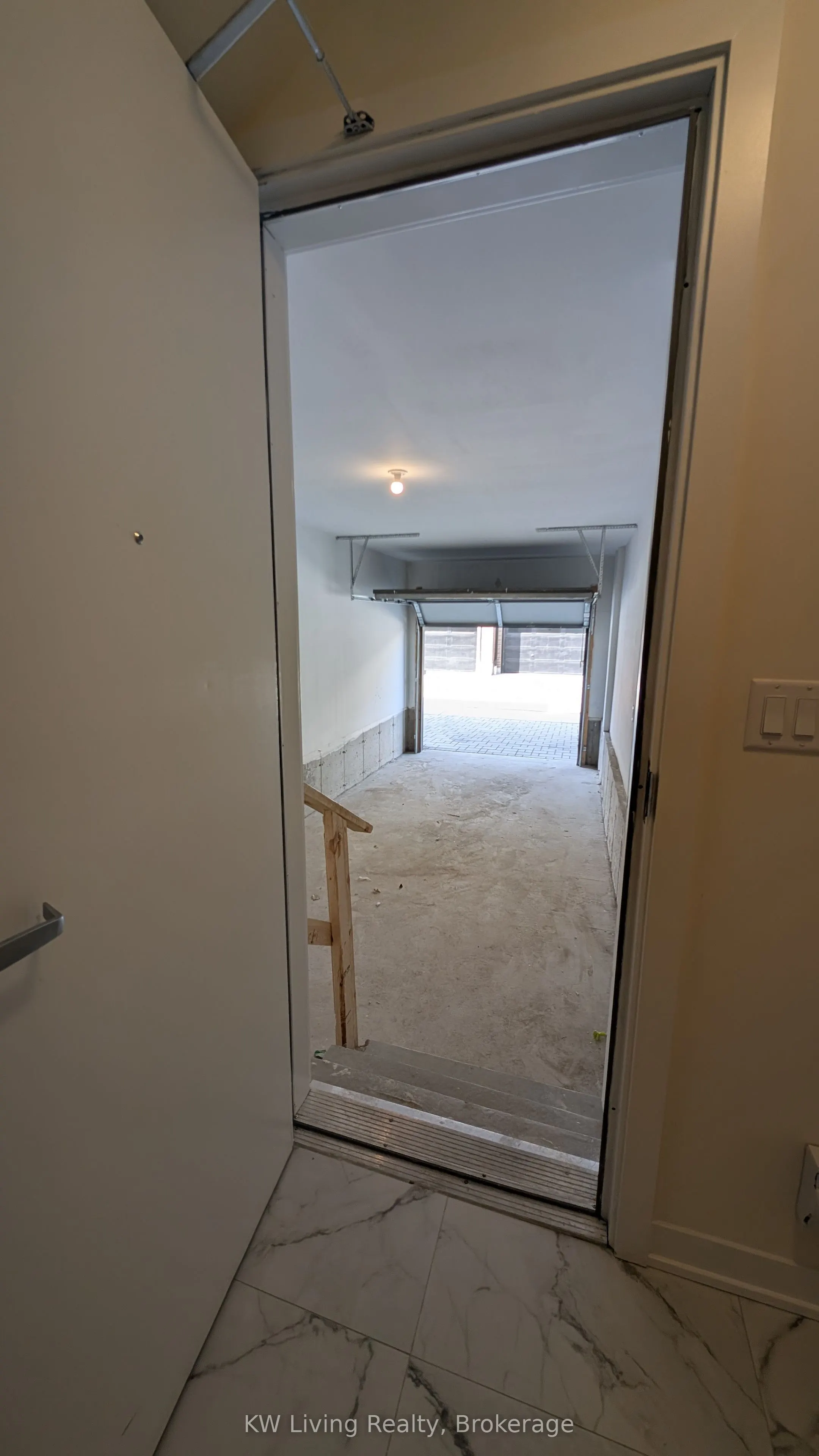 1695 Dersan Street, #910