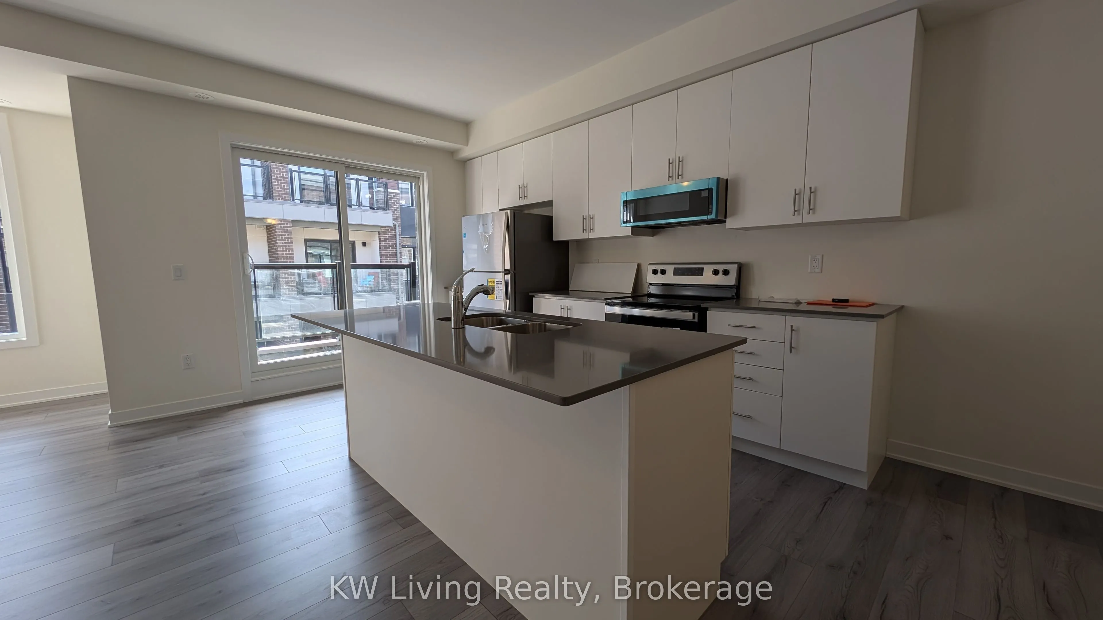 1695 Dersan Street, #910