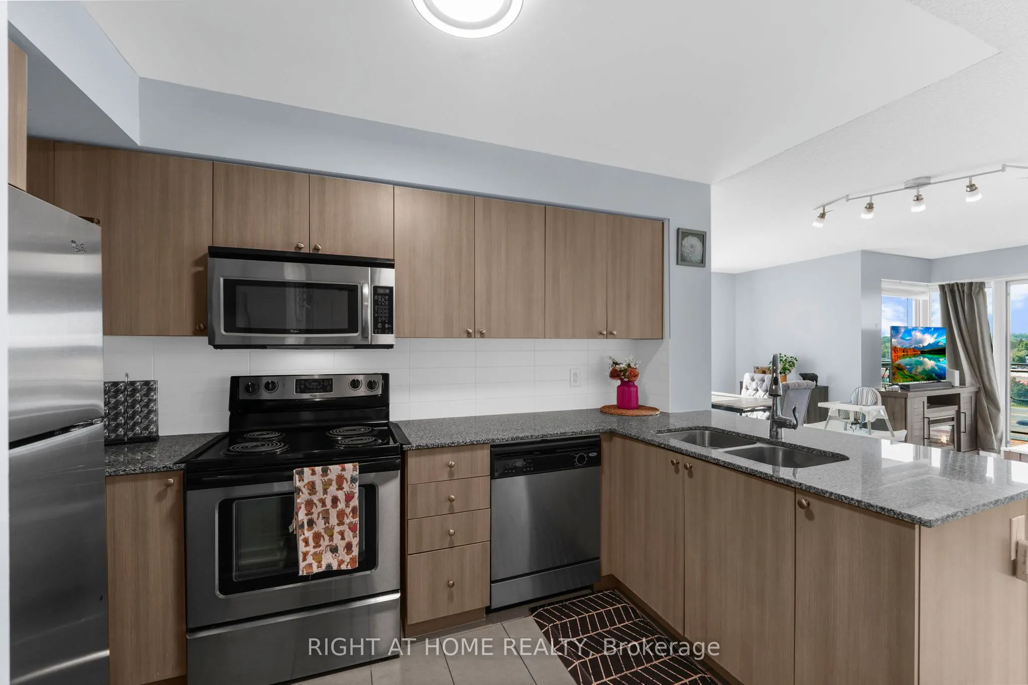 1235 Bayly Street, #603