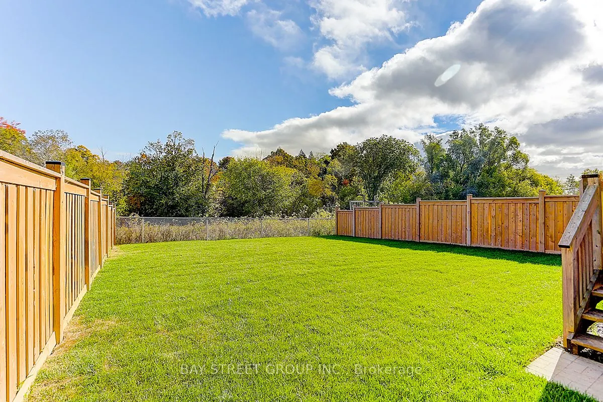 2433 Equestrian Cres Crescent