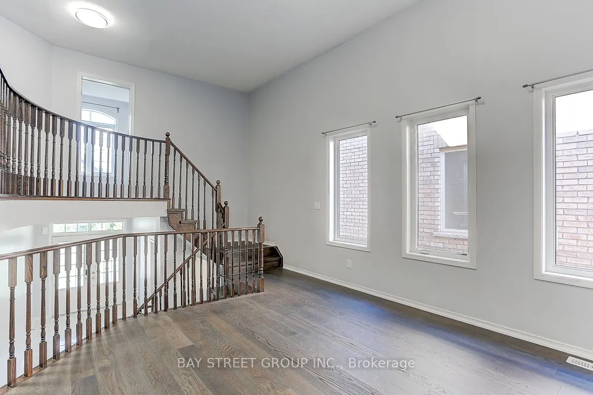 2433 Equestrian Cres Crescent