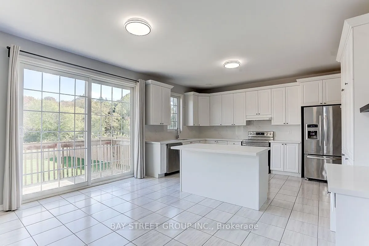 2433 Equestrian Cres Crescent