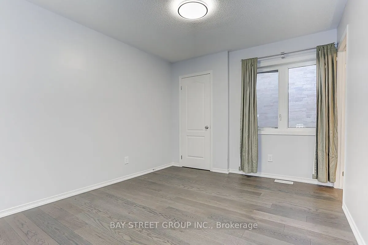 2433 Equestrian Cres Crescent