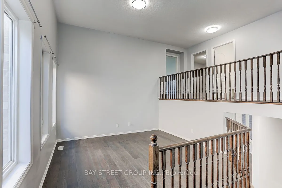 2433 Equestrian Cres Crescent