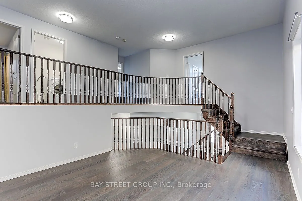 2433 Equestrian Cres Crescent