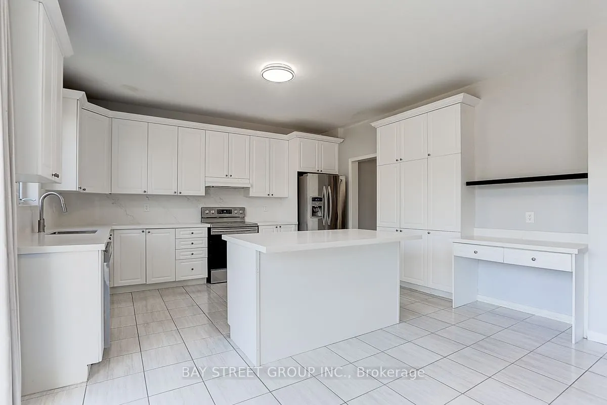 2433 Equestrian Cres Crescent