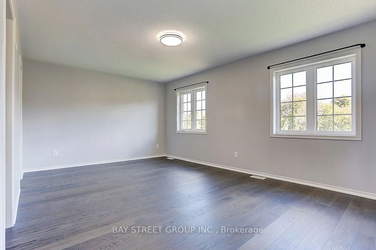 2433 Equestrian Cres Crescent