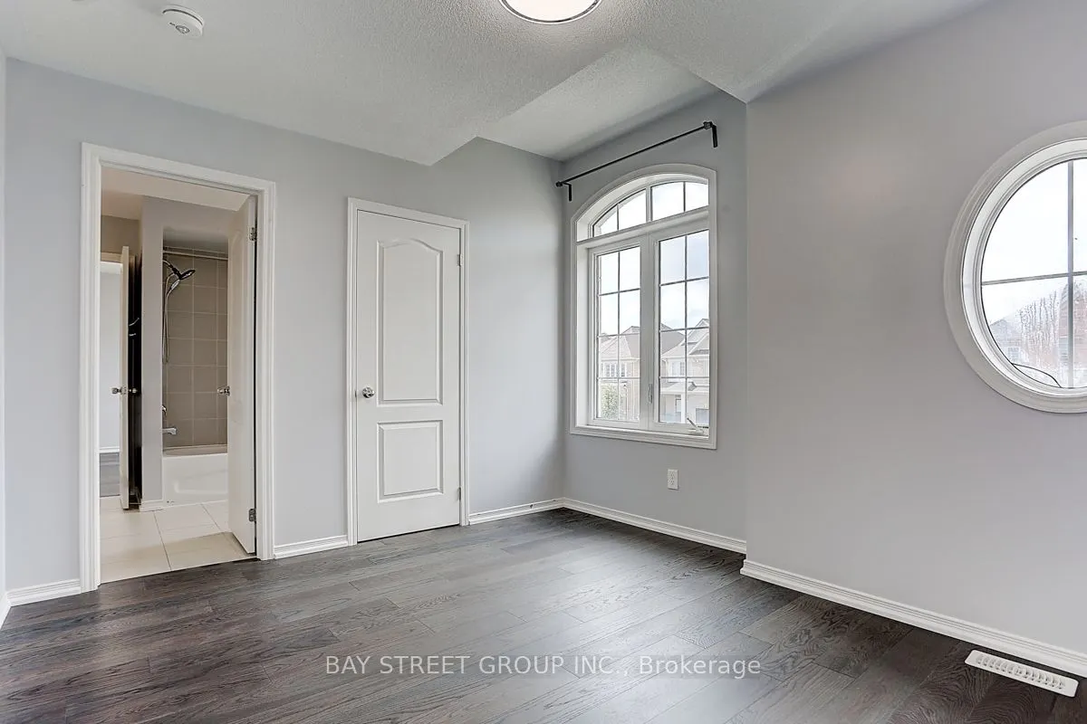 2433 Equestrian Cres Crescent