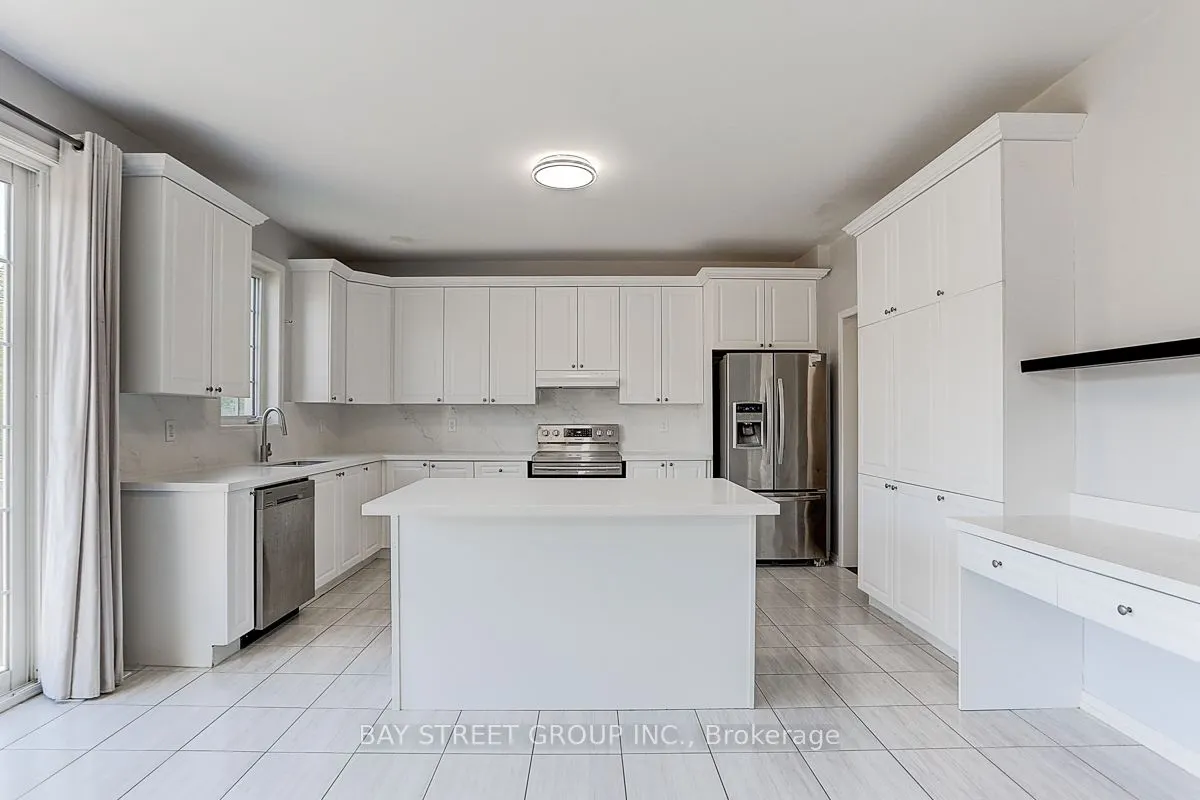 2433 Equestrian Cres Crescent
