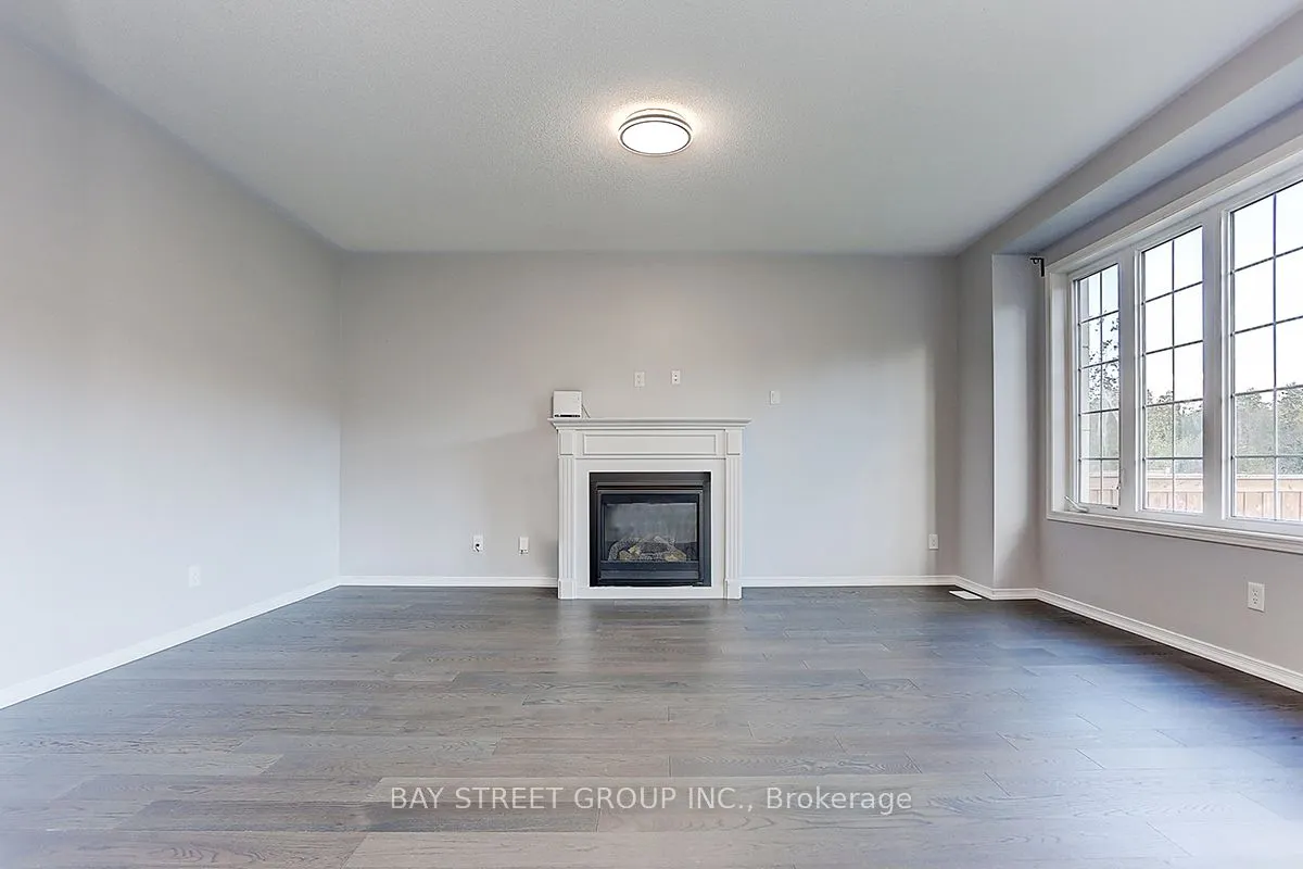 2433 Equestrian Cres Crescent