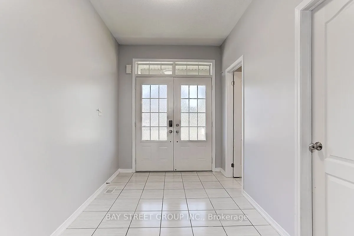 2433 Equestrian Cres Crescent