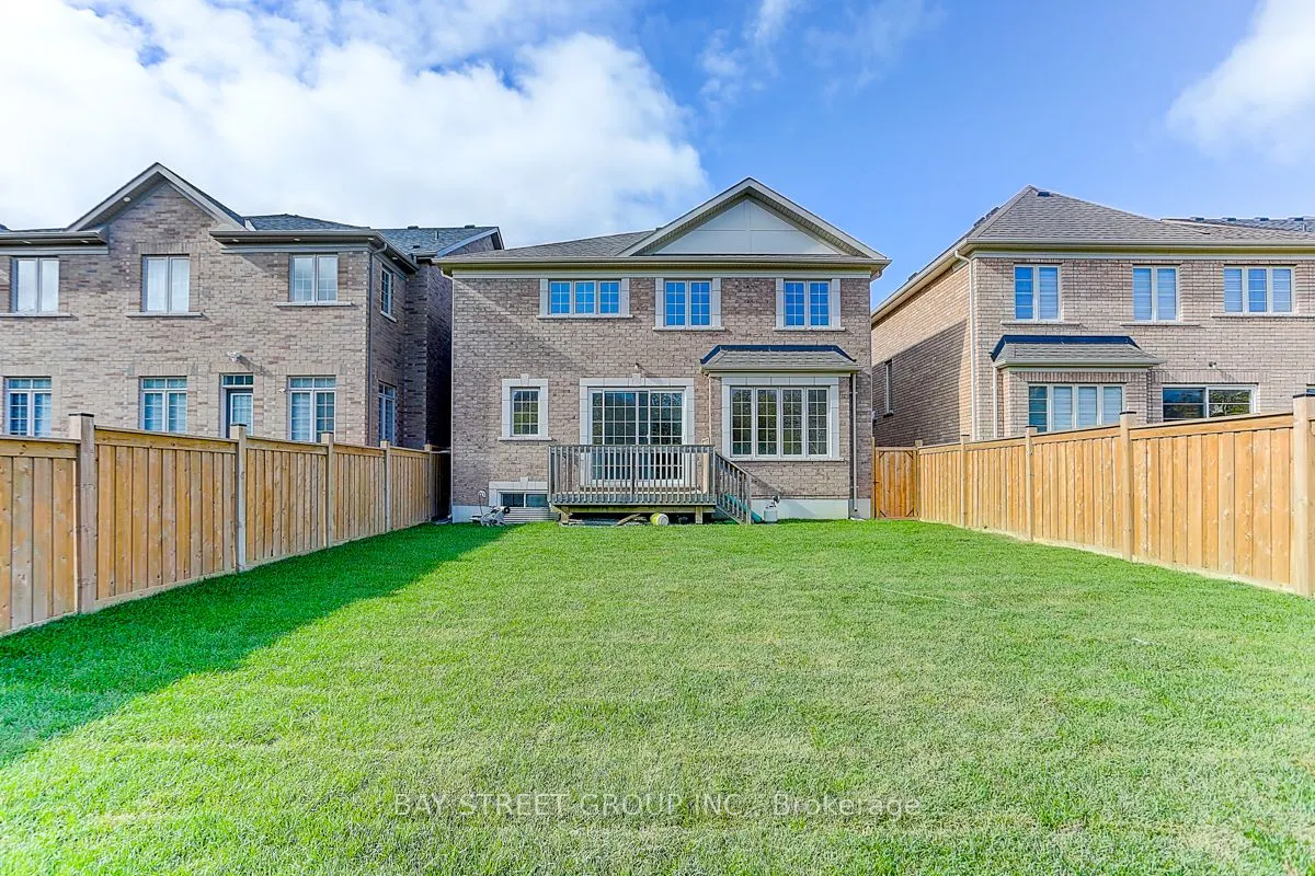 2433 Equestrian Cres Crescent