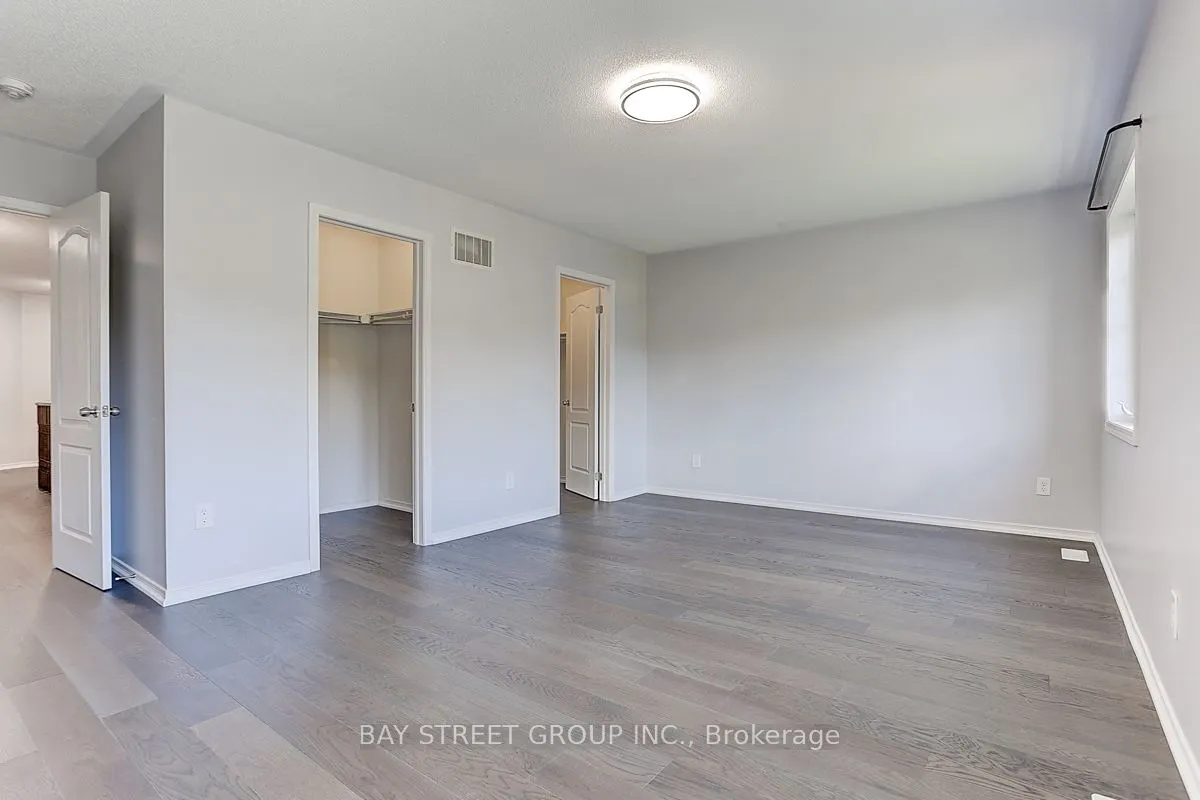 2433 Equestrian Cres Crescent