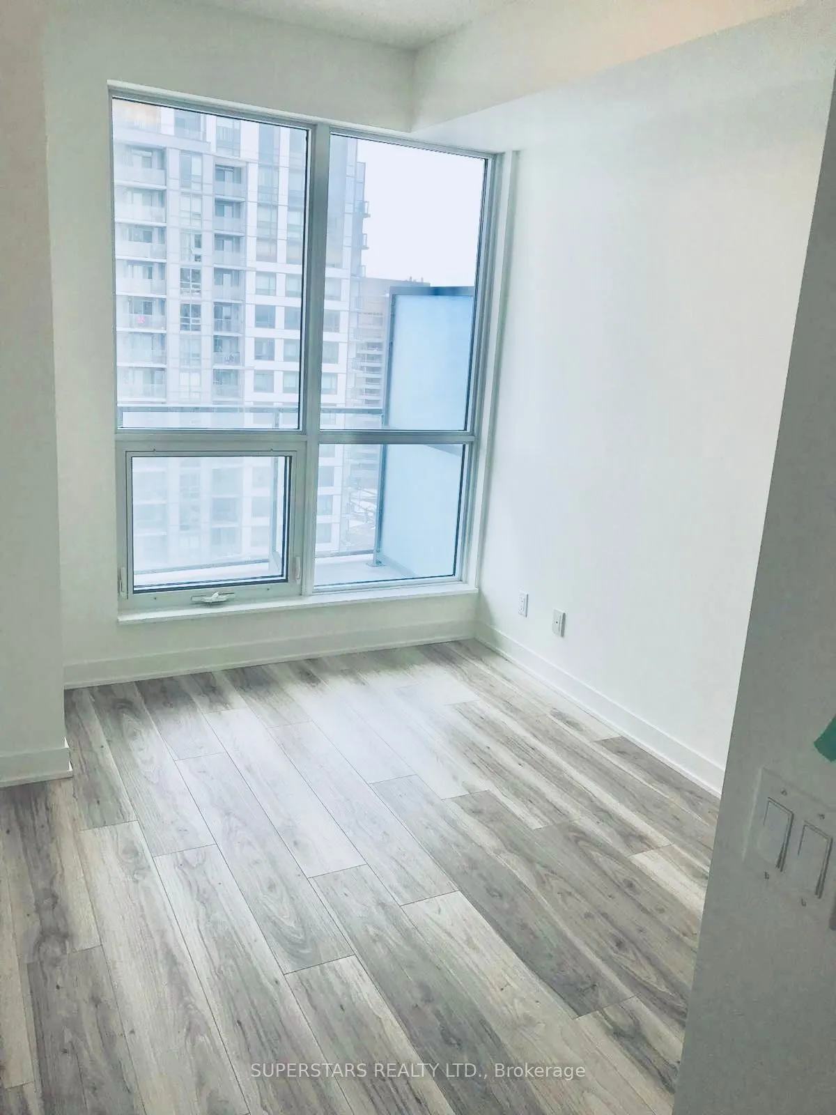 195 Bonis Avenue, #1613
