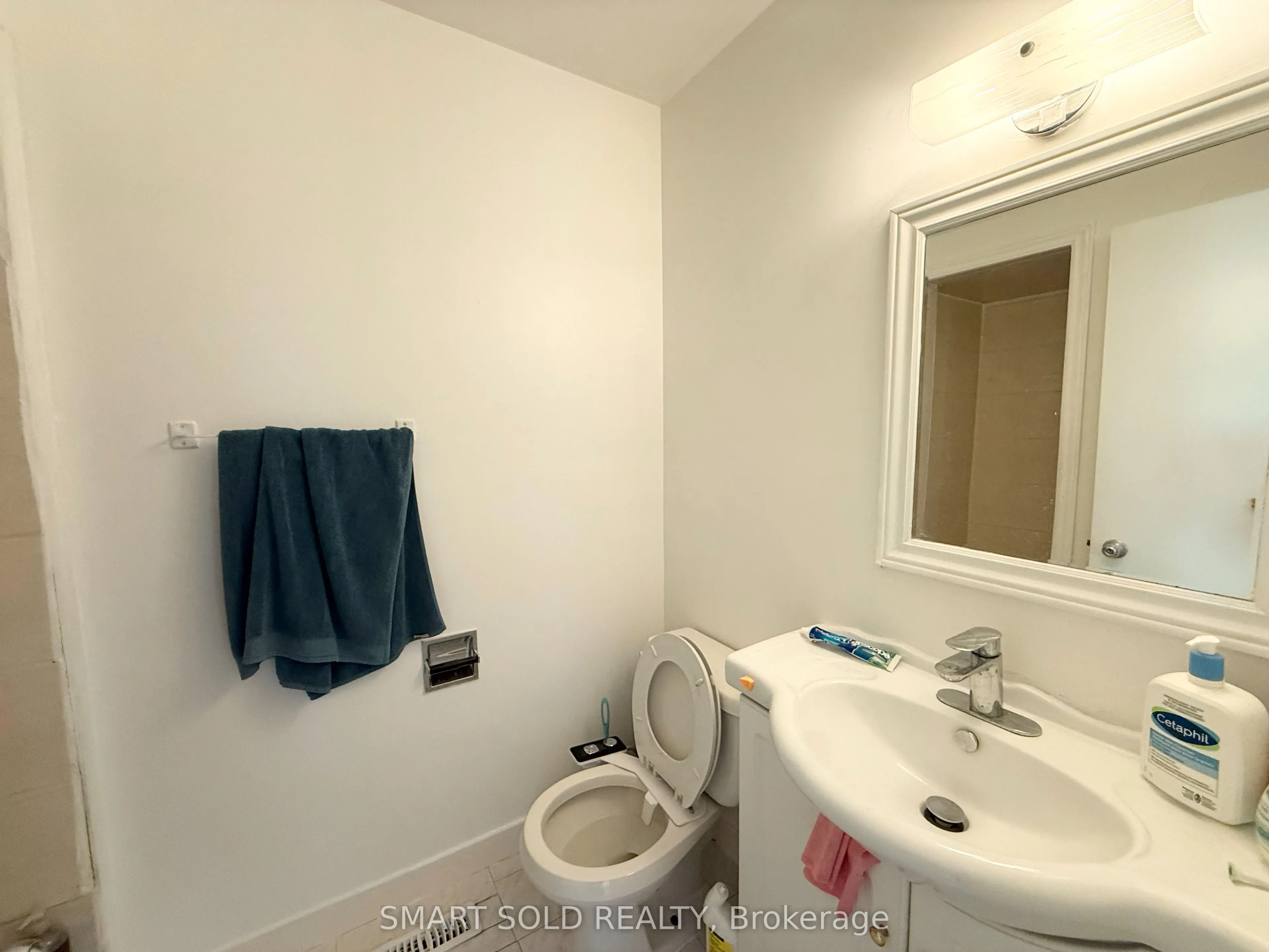 36 Montezuma Trail, #(Main floor)