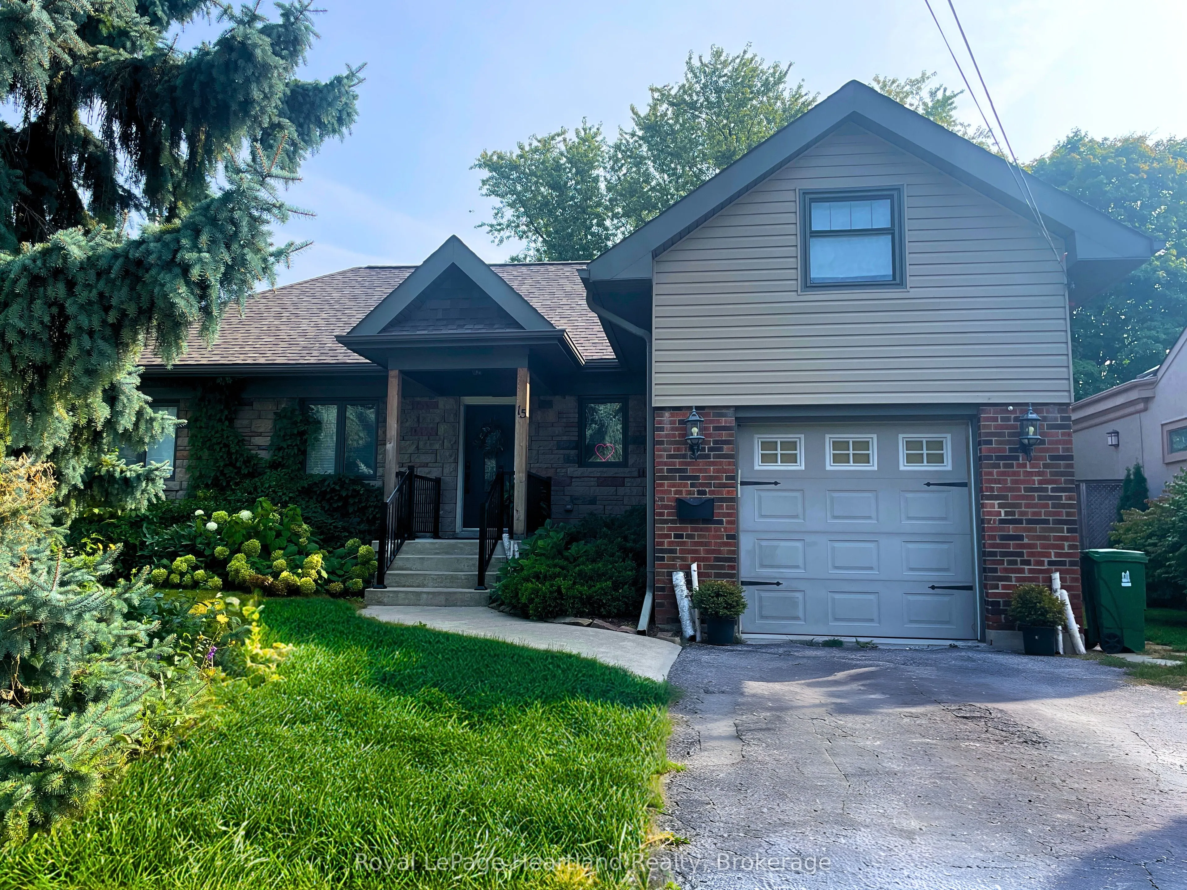 15 SCARBOROUGH HEIGHTS Boulevard