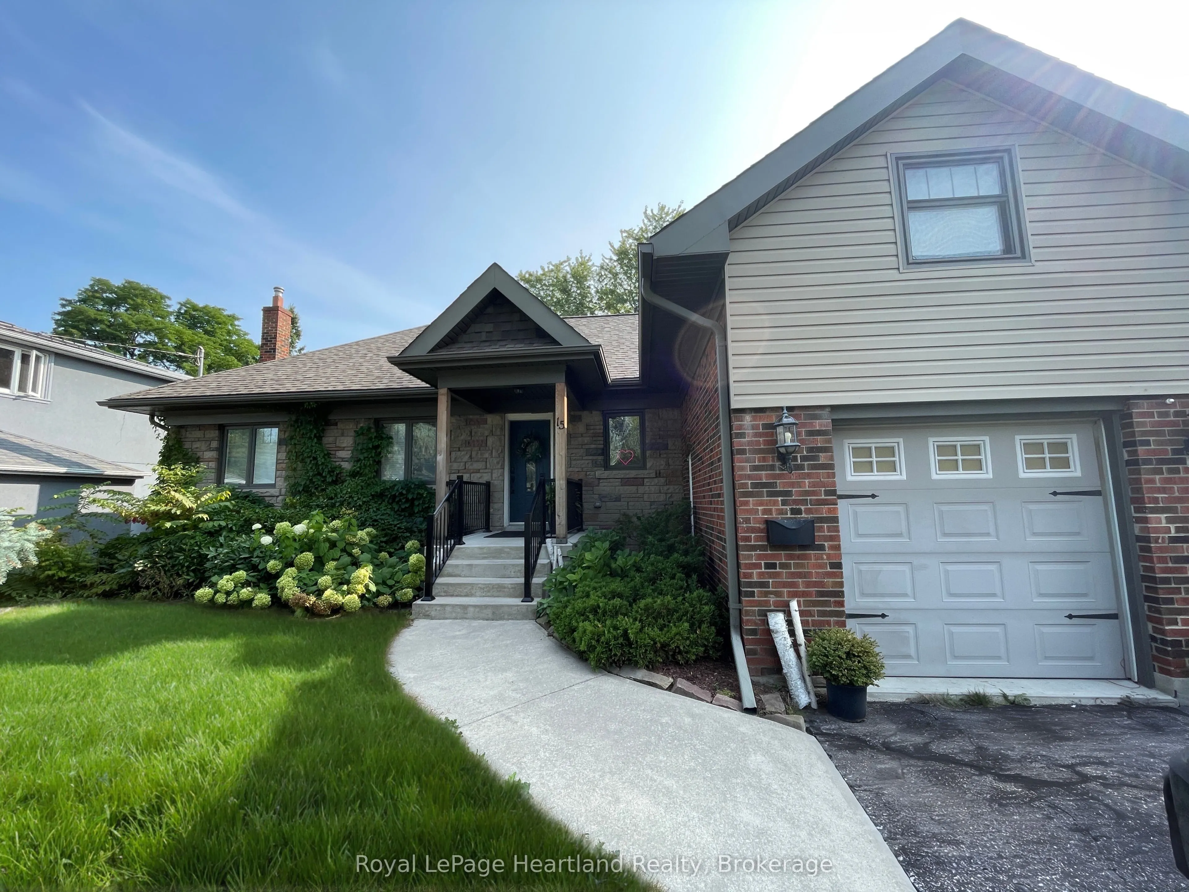 15 SCARBOROUGH HEIGHTS Boulevard