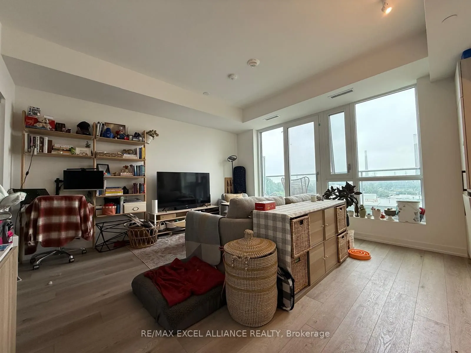 150 Logan Avenue, #805