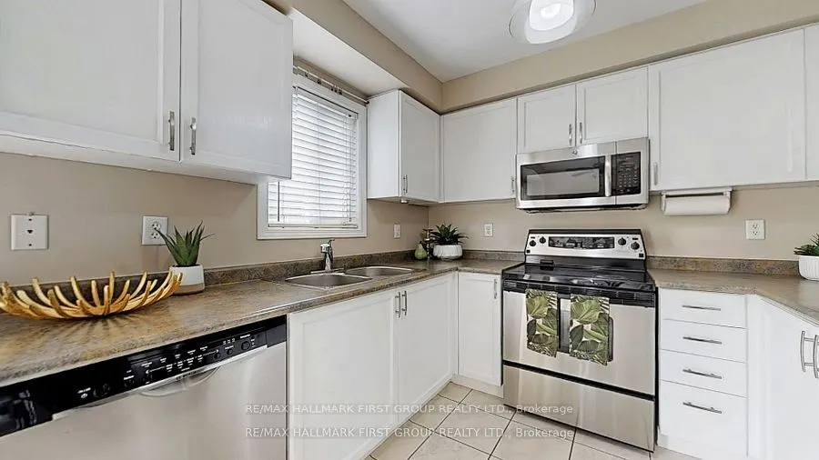 39 ROBIDEAU Place