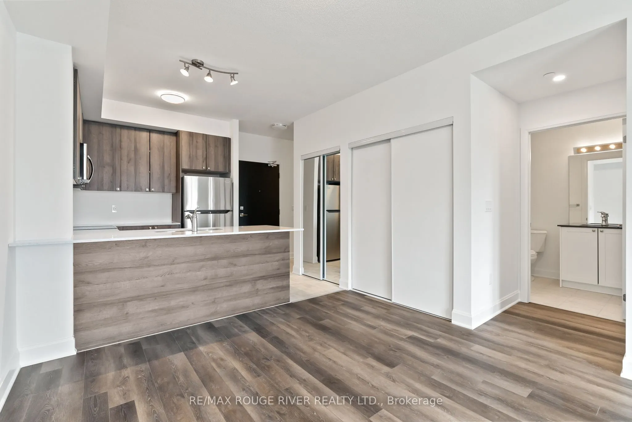 50 Lakebreeze Drive, #117