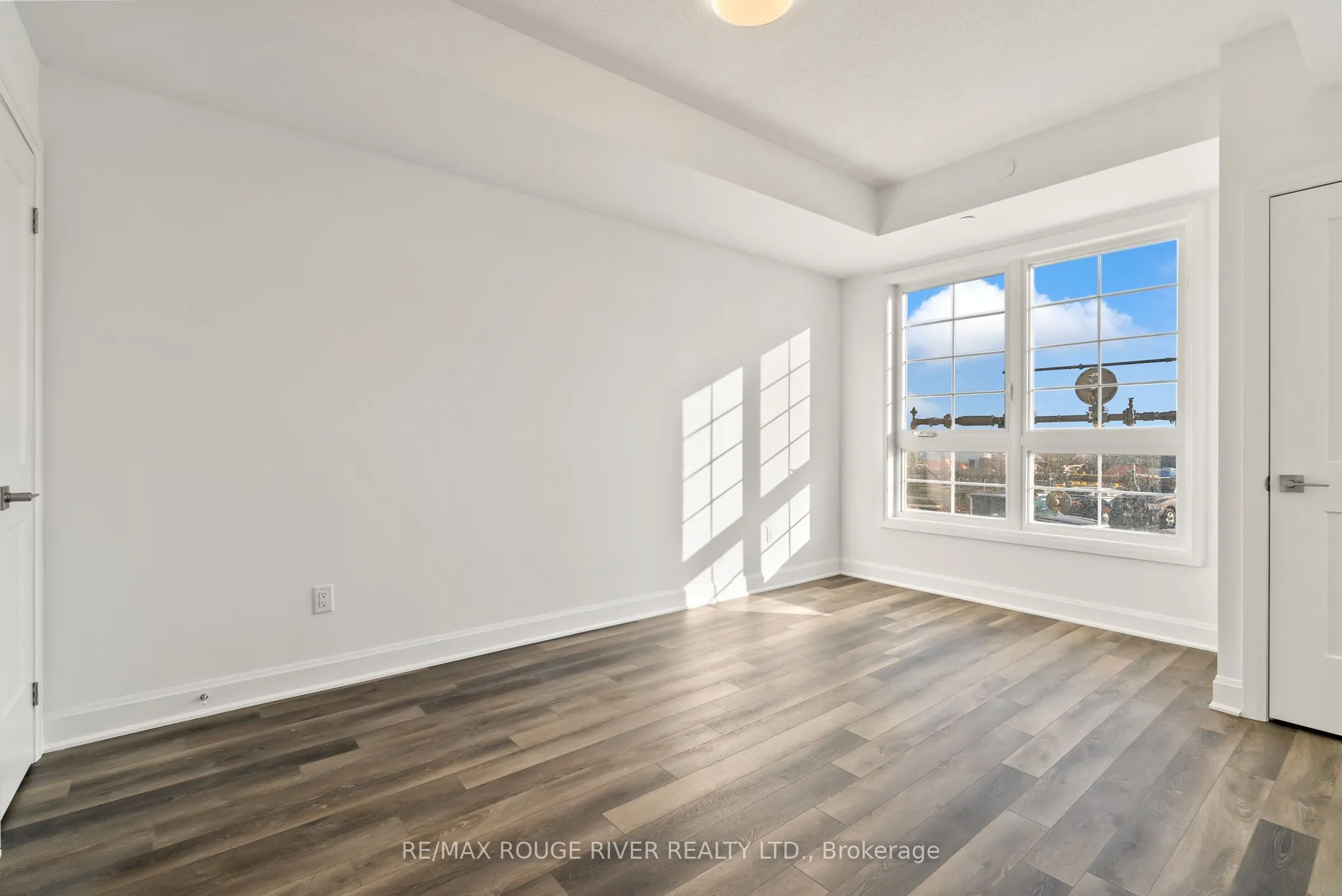 50 Lakebreeze Drive, #117