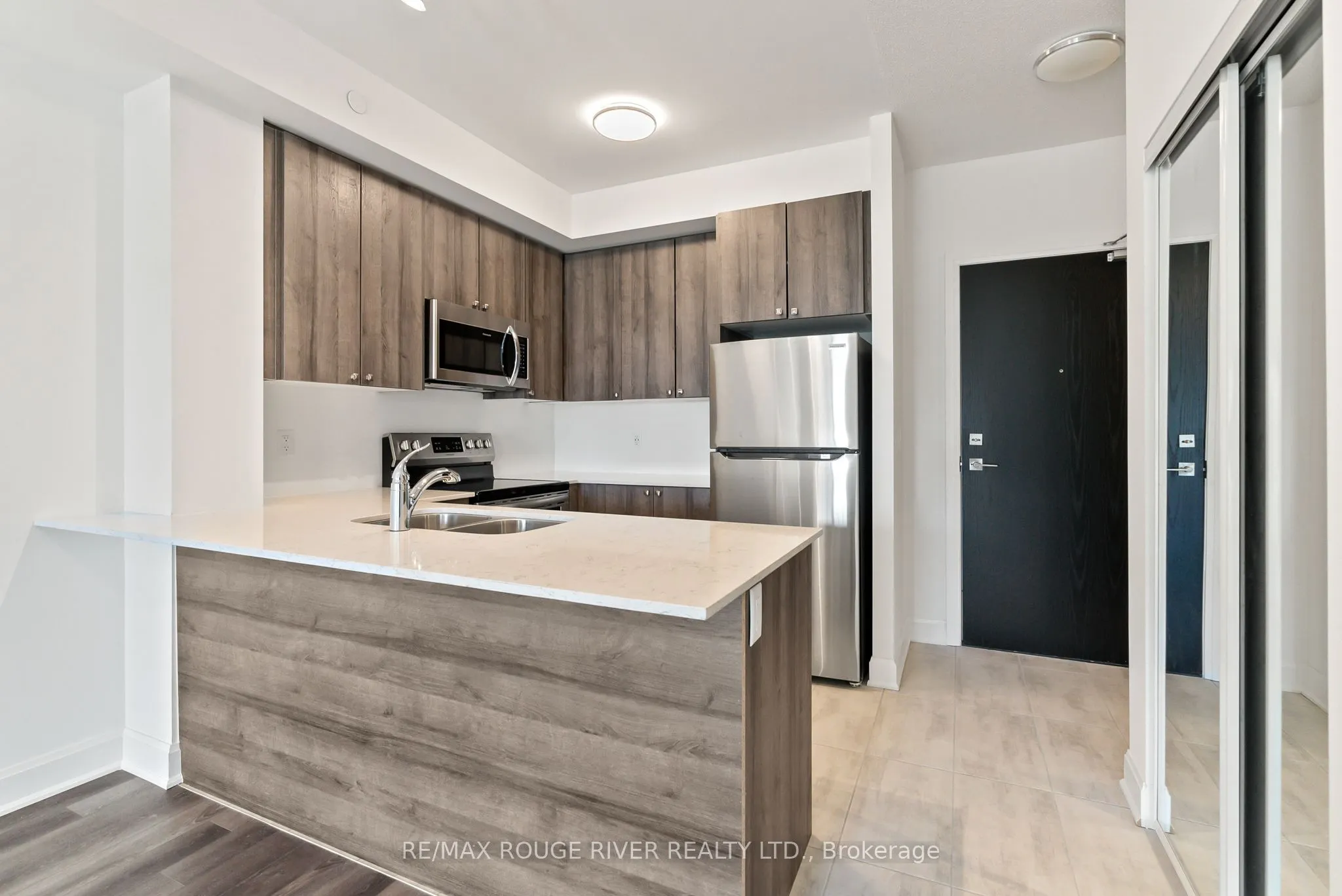 50 Lakebreeze Drive, #117
