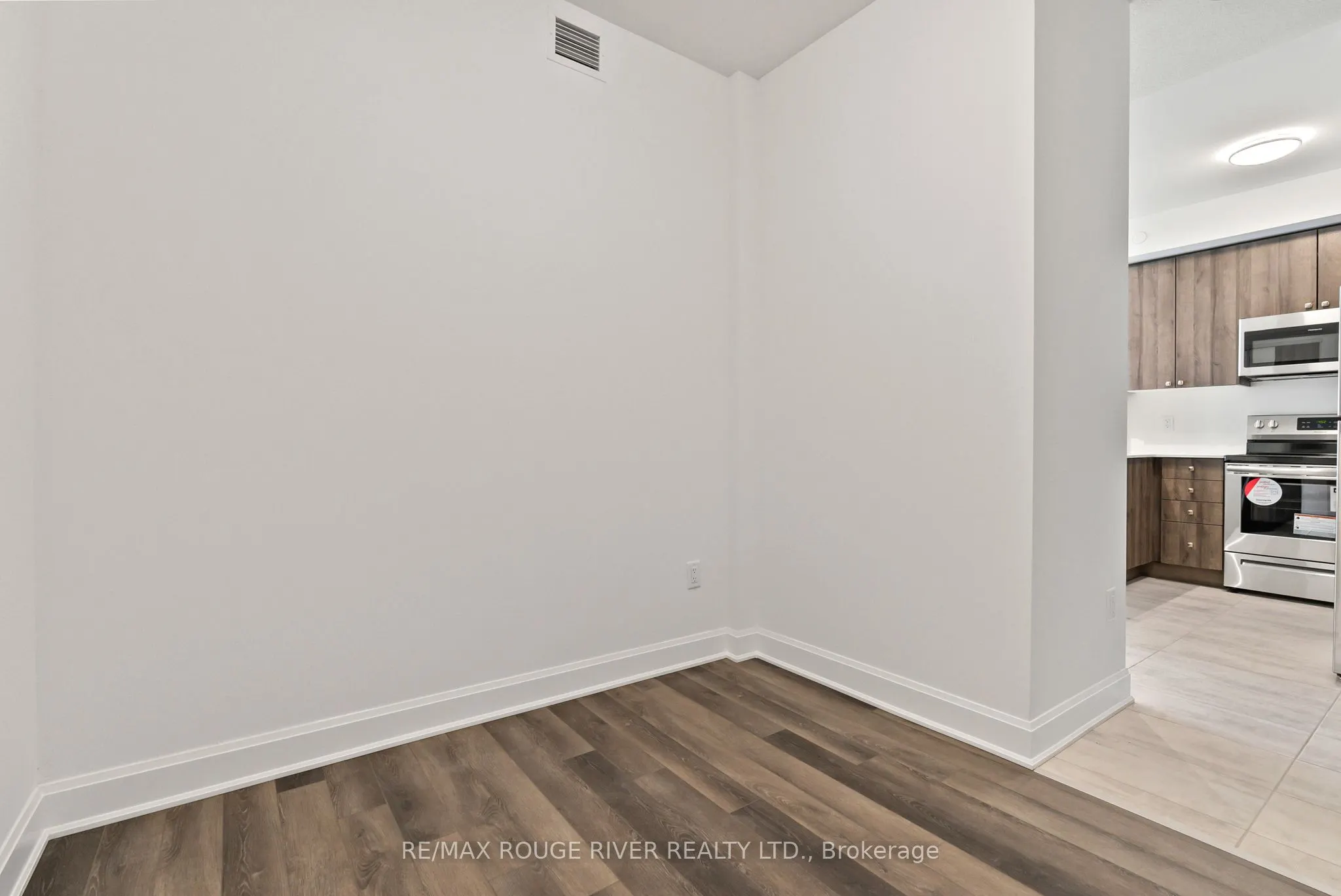 50 Lakebreeze Drive, #117