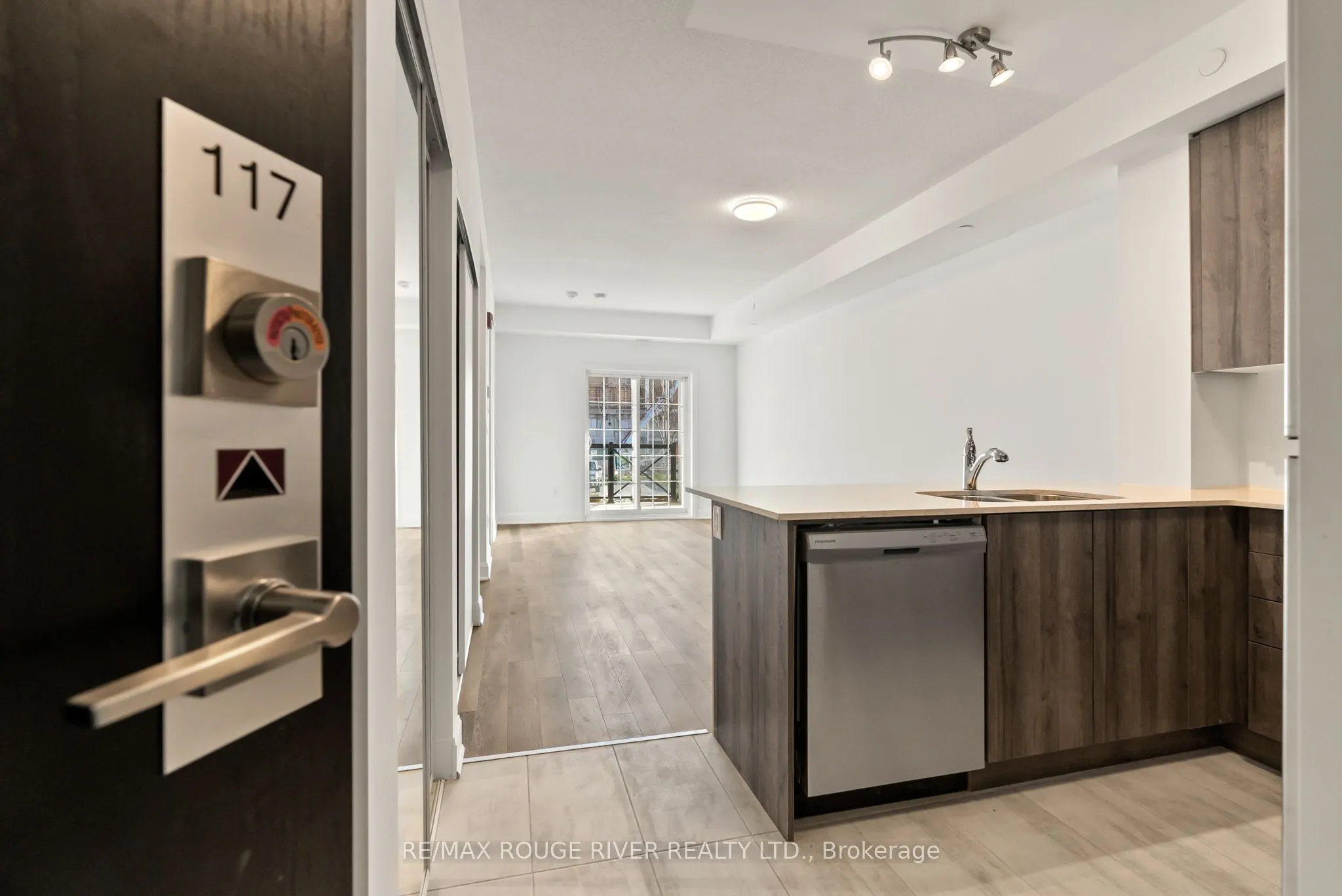 50 Lakebreeze Drive, #117