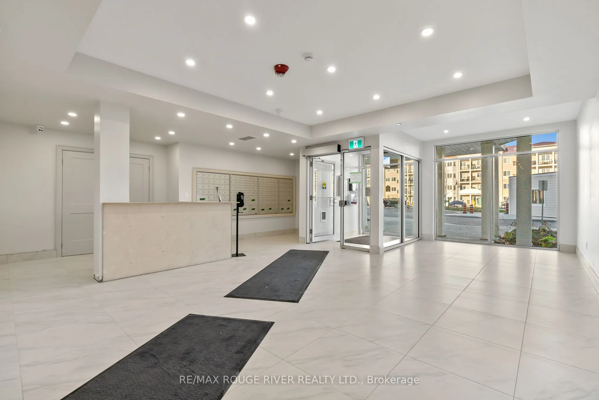 50 Lakebreeze Drive, #117