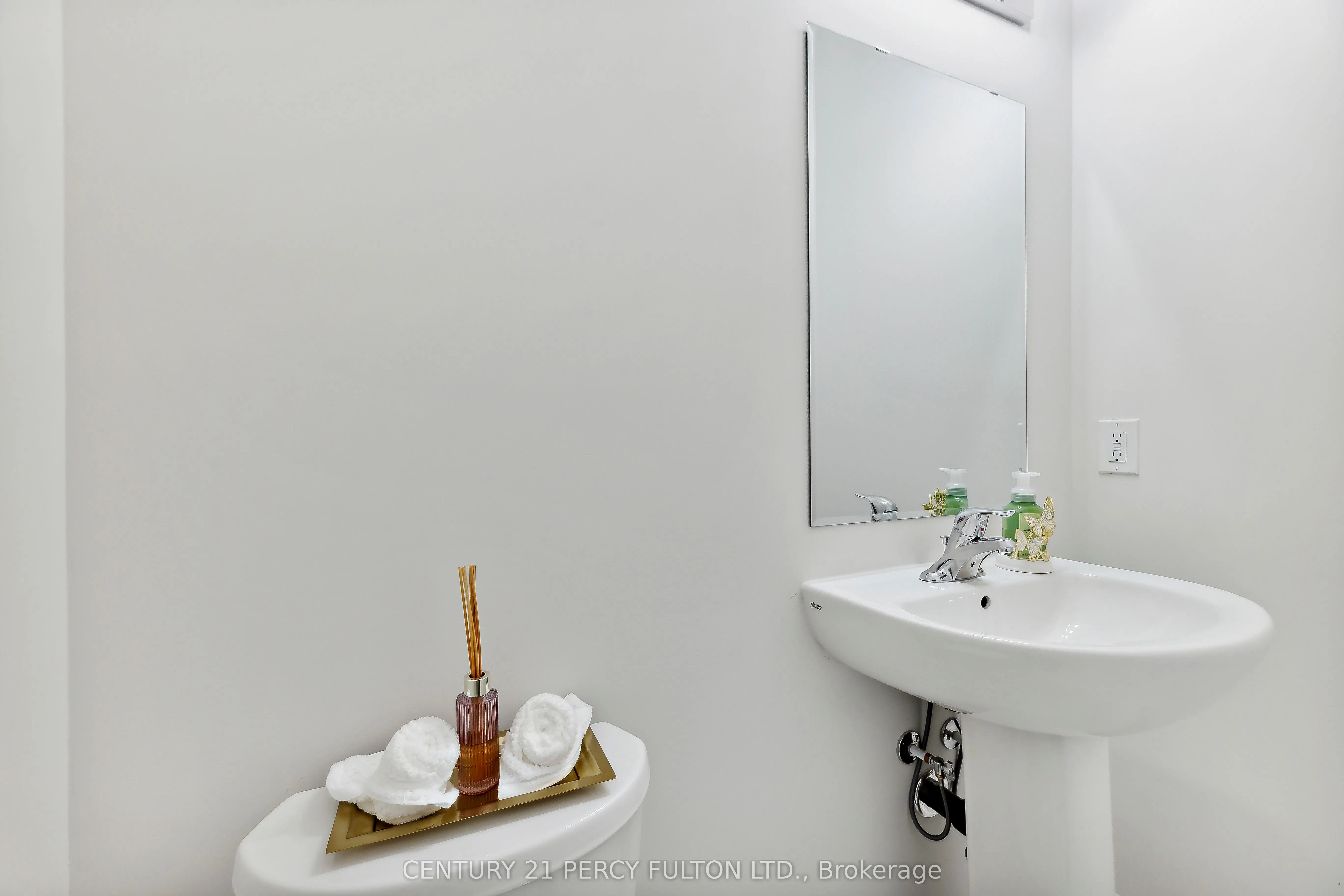2137 Coppermine Street