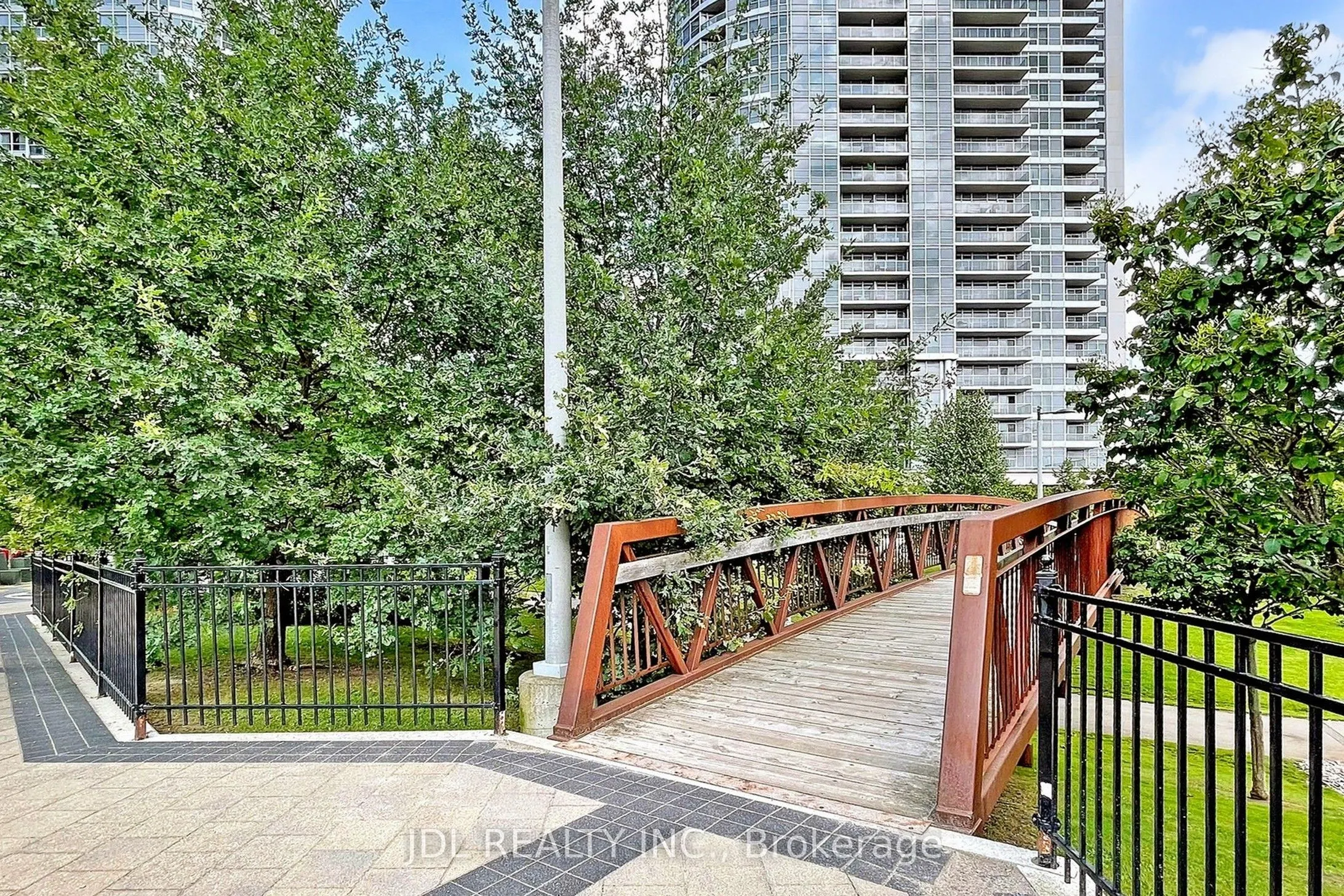 255 Village Green Square, #1402
