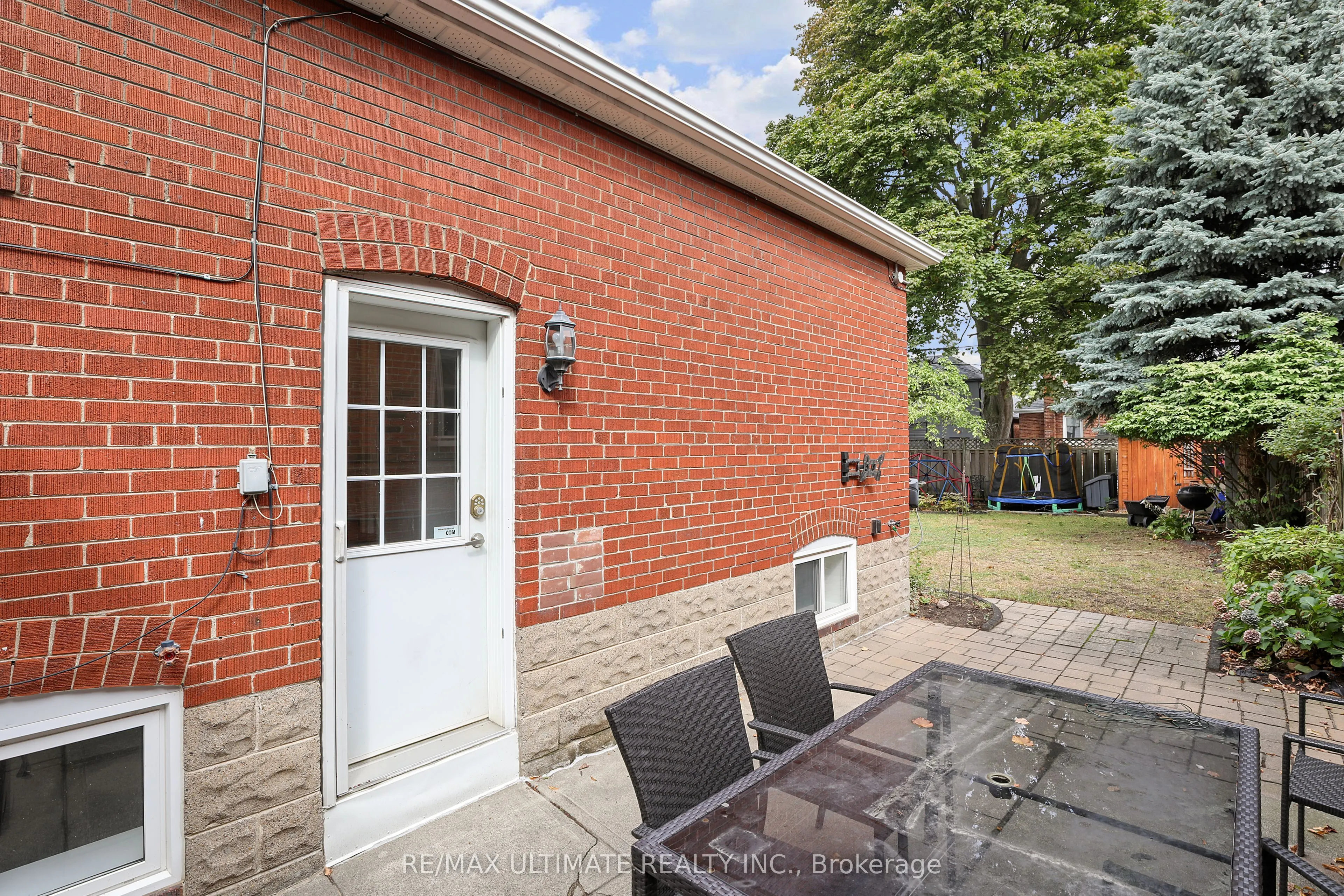 25 Fairside Avenue