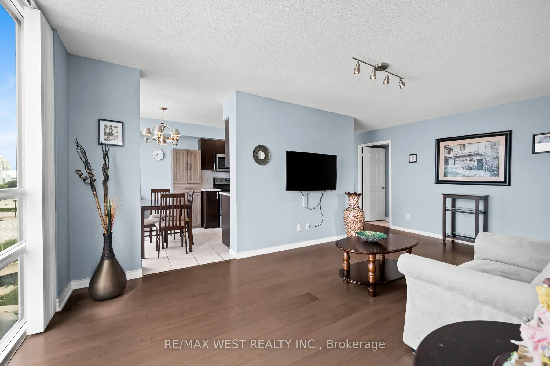 88 Grangeway Avenue, #803