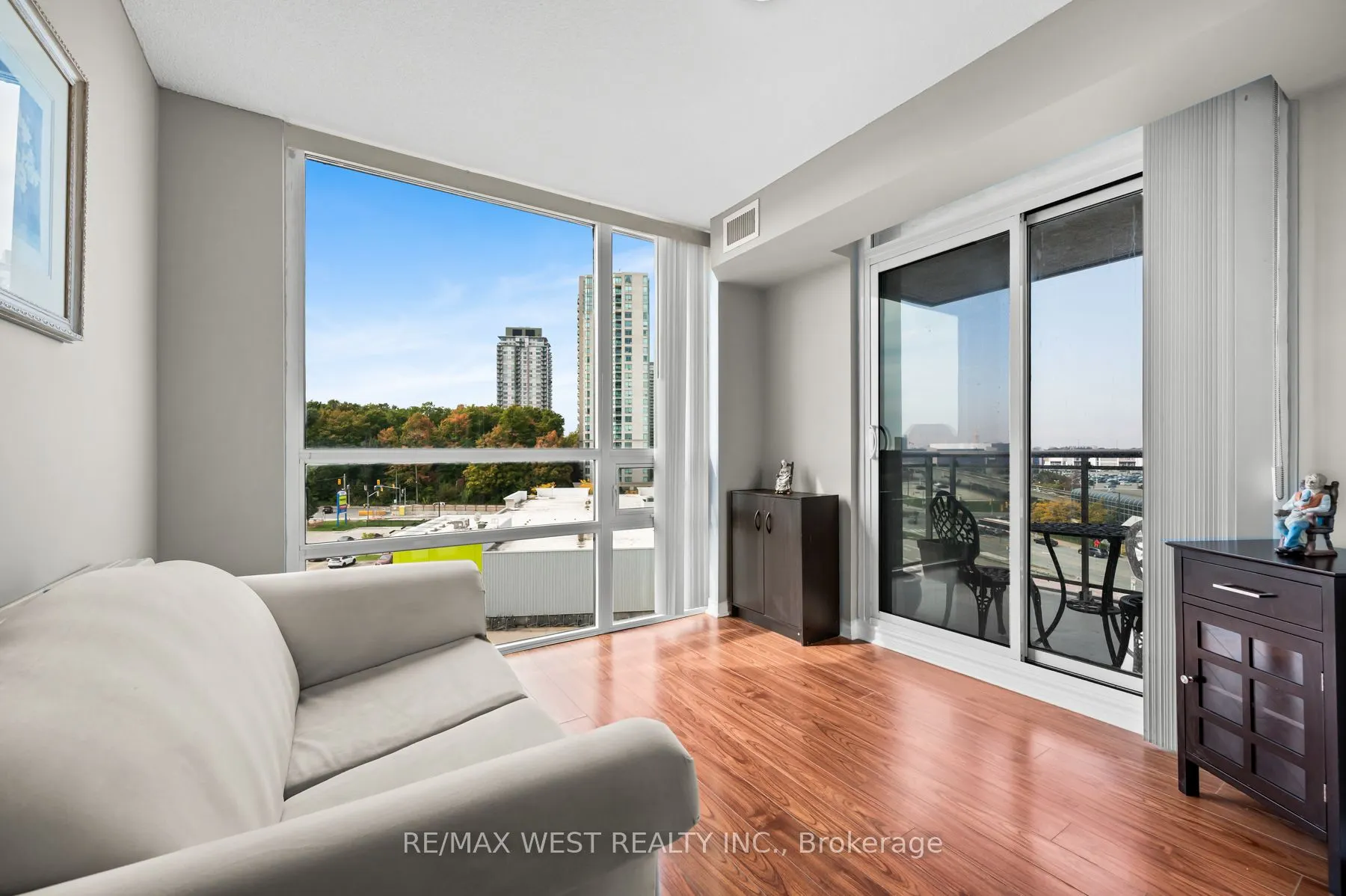 88 Grangeway Avenue, #803