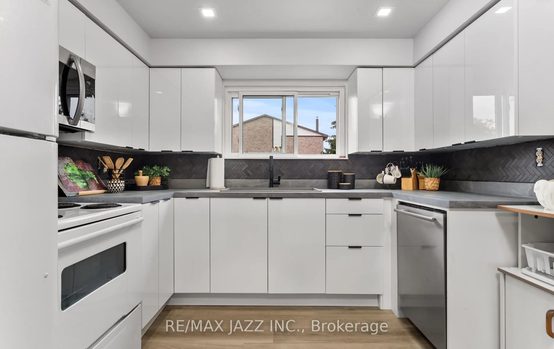 1330 Trowbridge Drive, #95