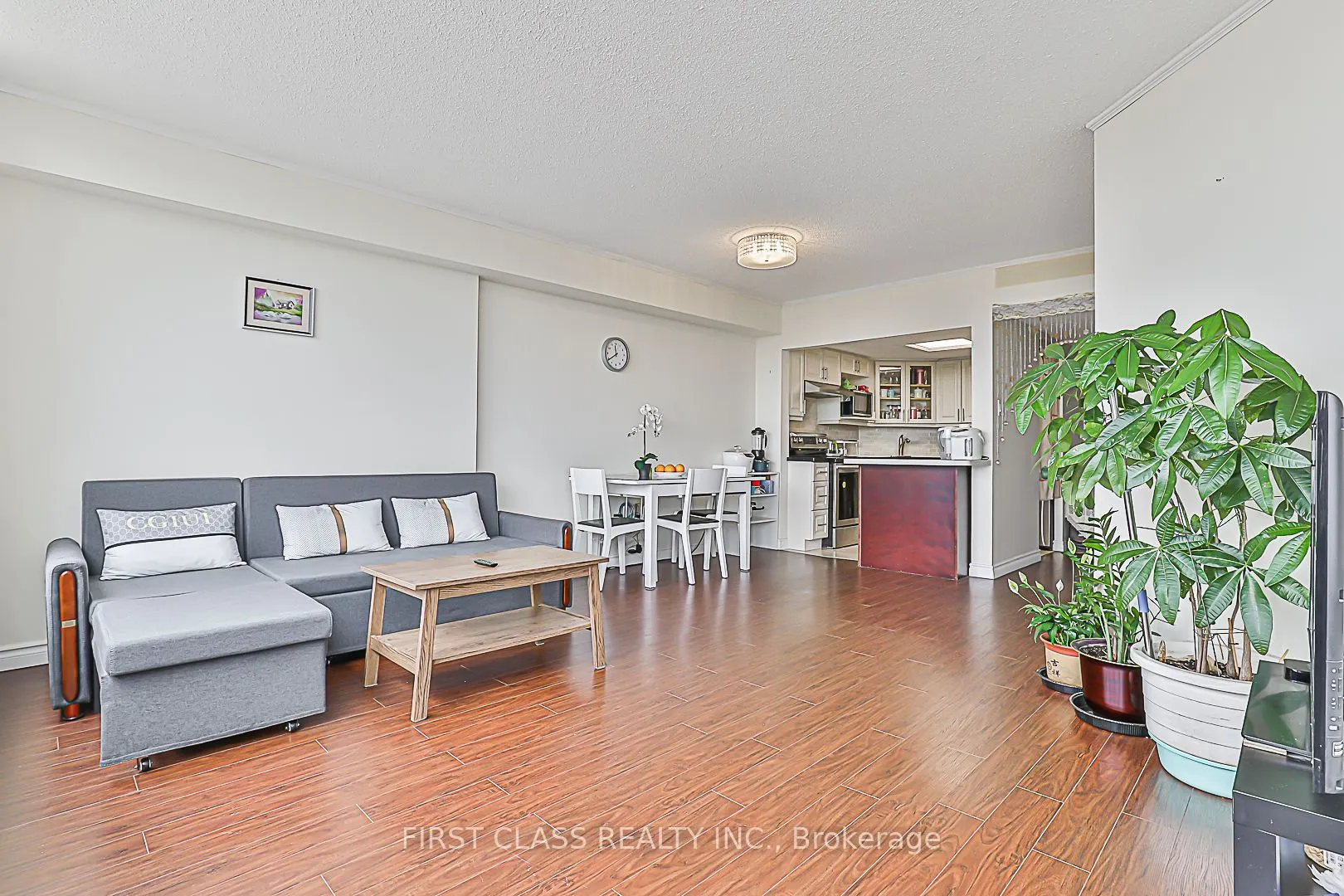 160 Alton Towers Circle, #807