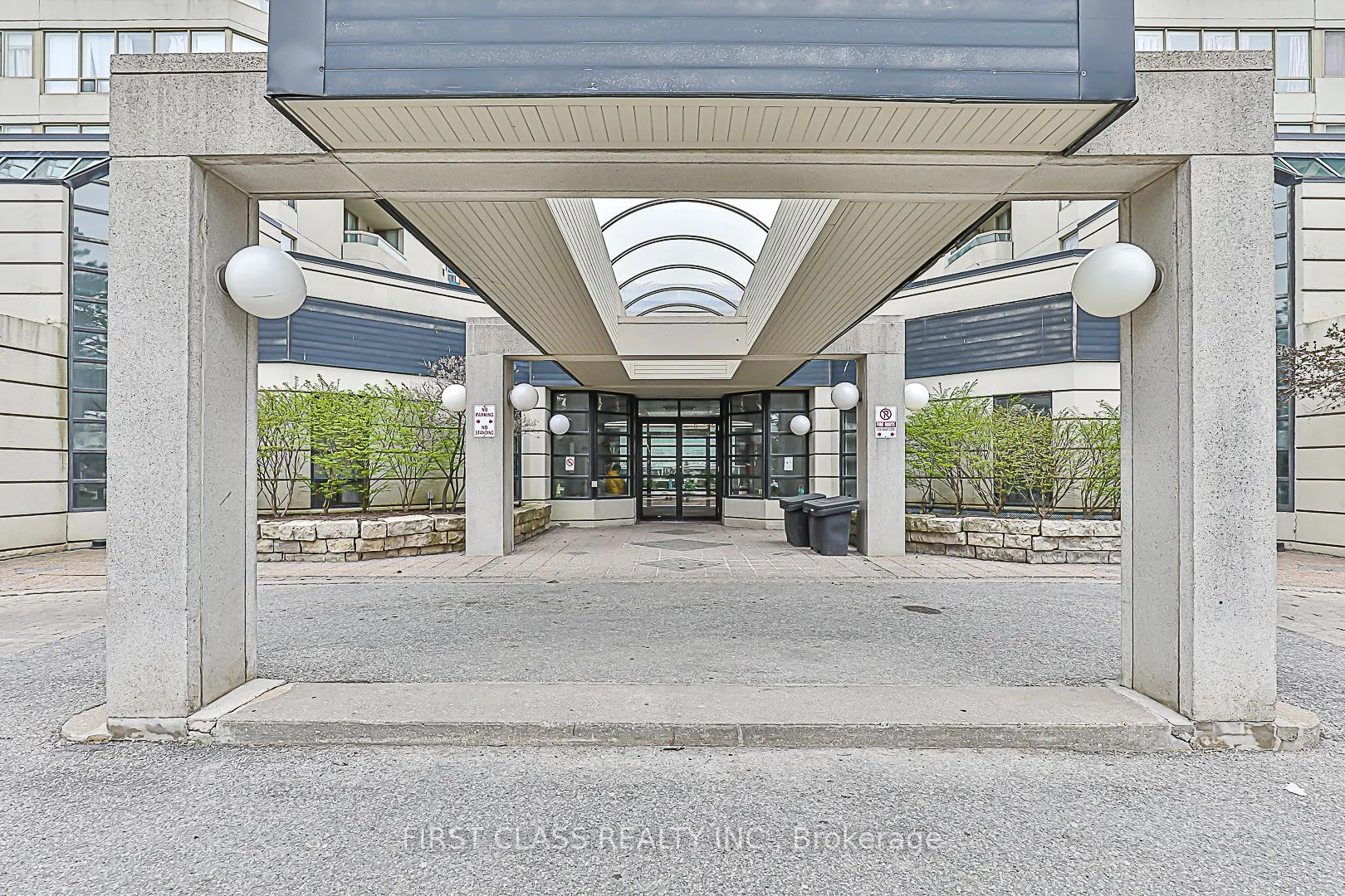 160 Alton Towers Circle, #807