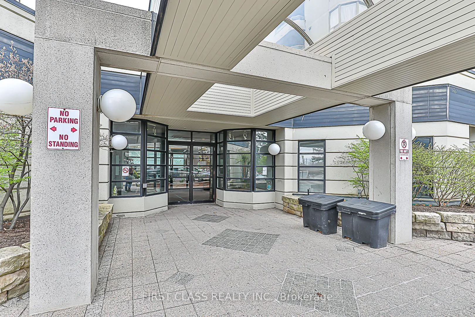 160 Alton Towers Circle, #807