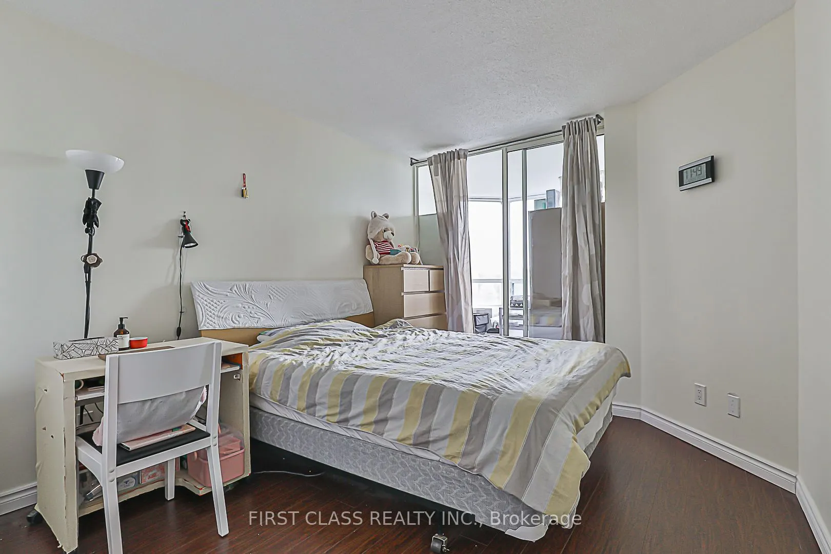 160 Alton Towers Circle, #807