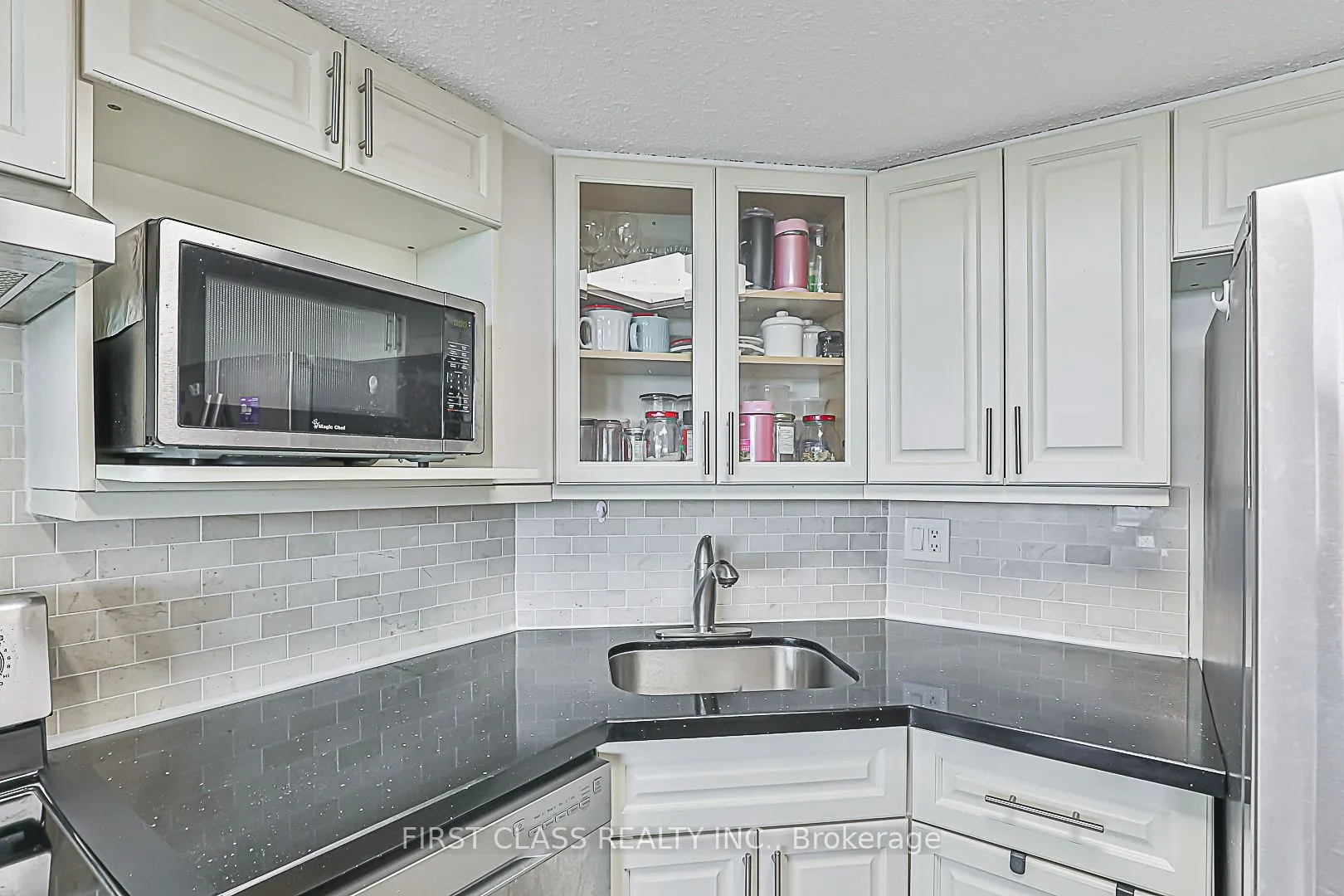 160 Alton Towers Circle, #807