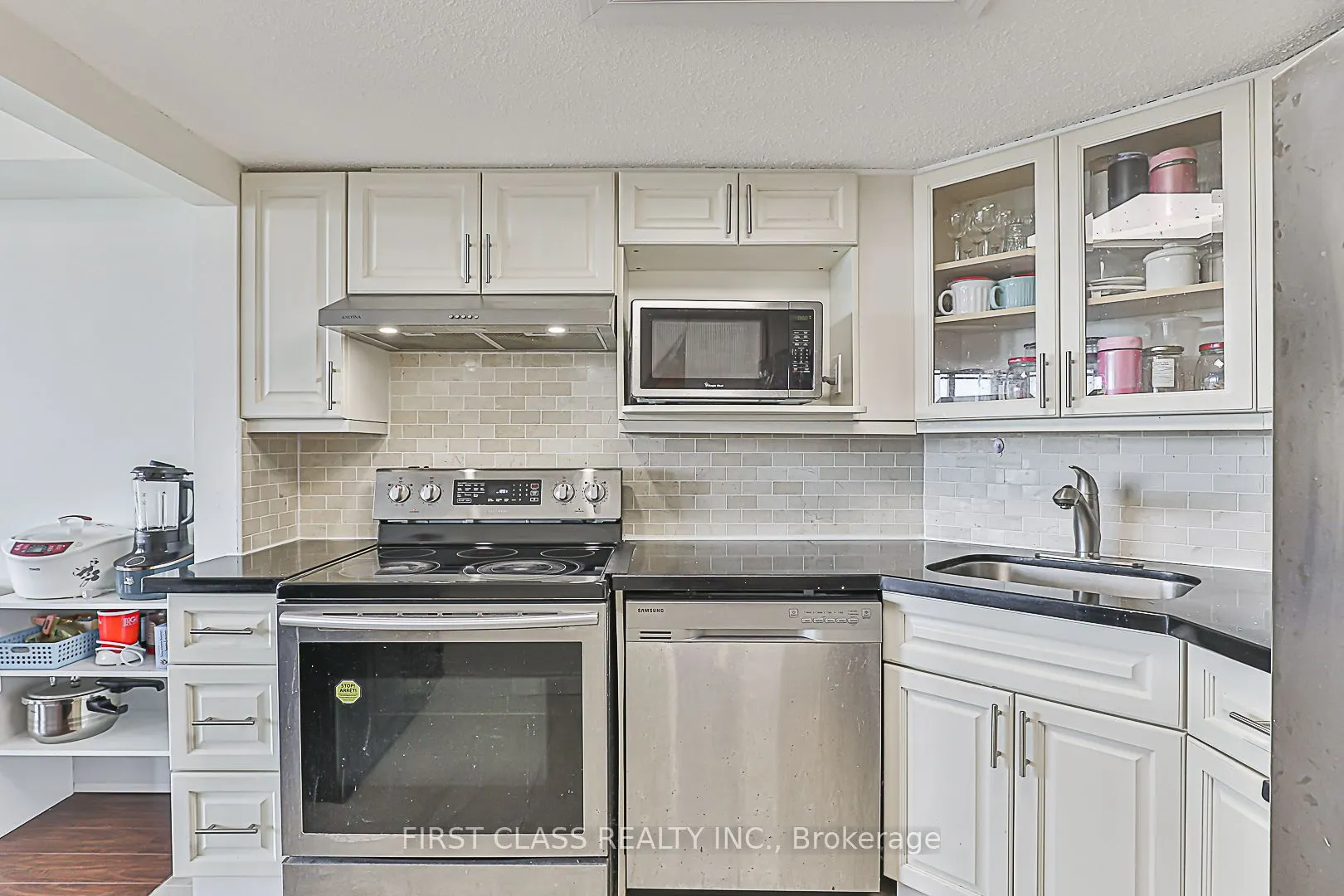 160 Alton Towers Circle, #807