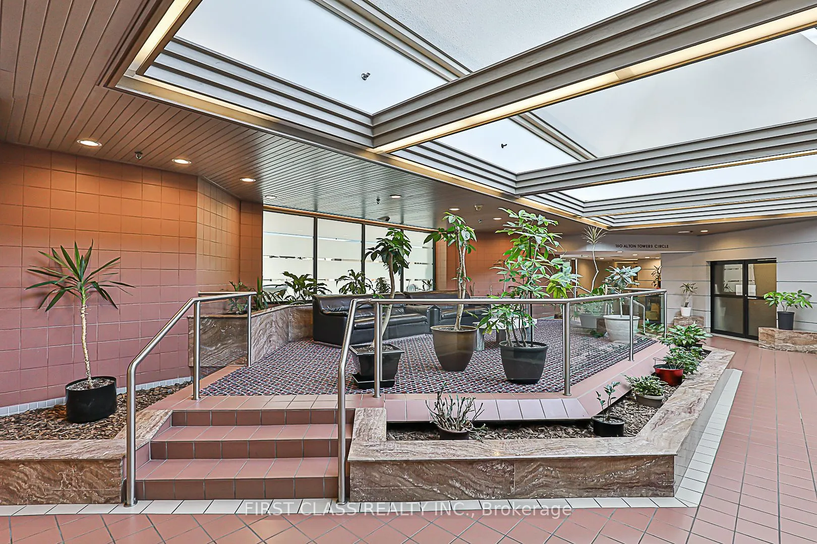160 Alton Towers Circle, #807