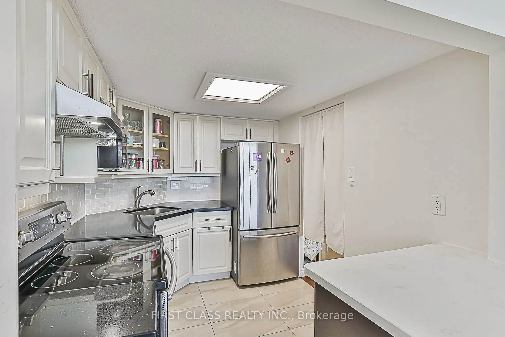 160 Alton Towers Circle, #807
