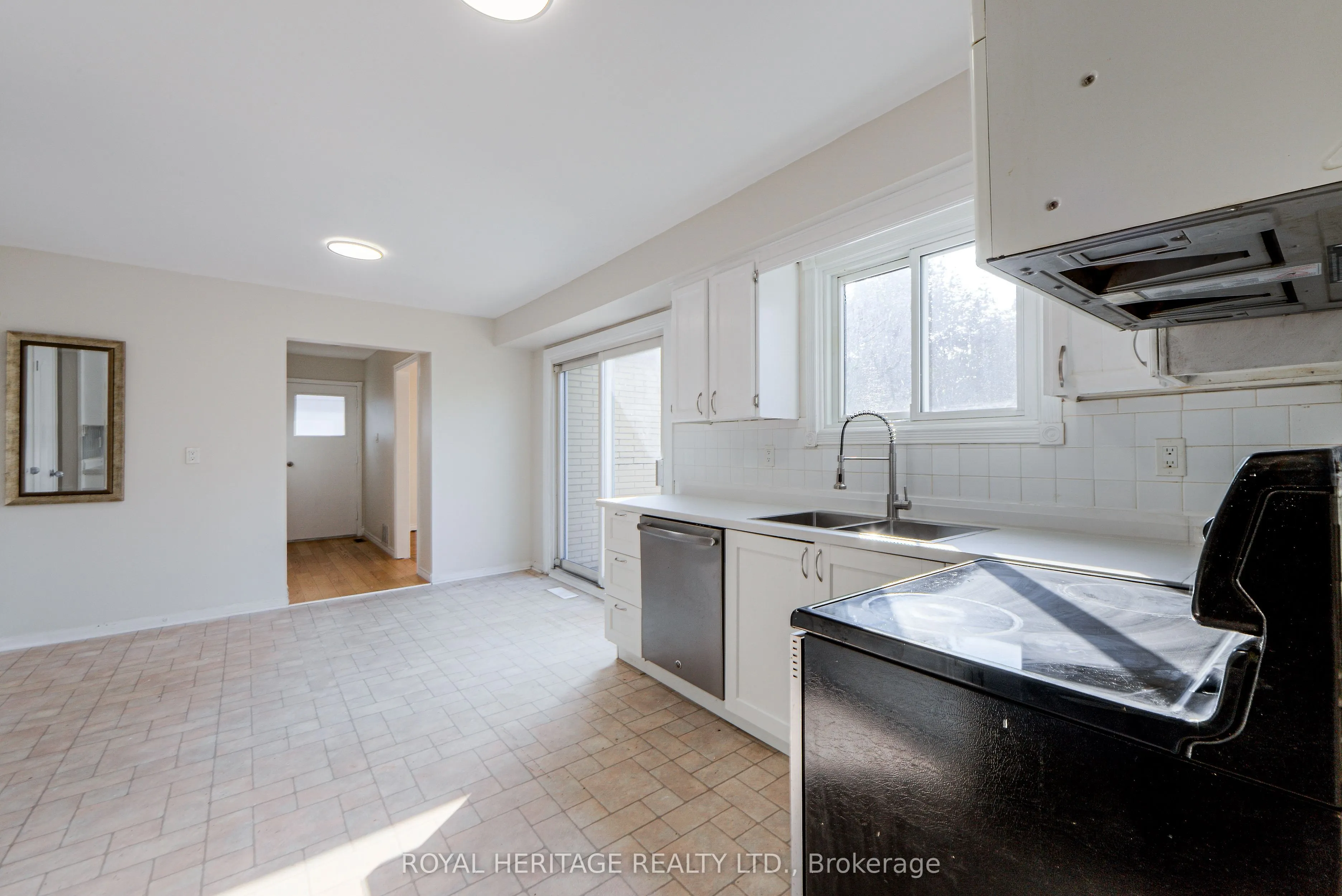 586 Creekview Circle