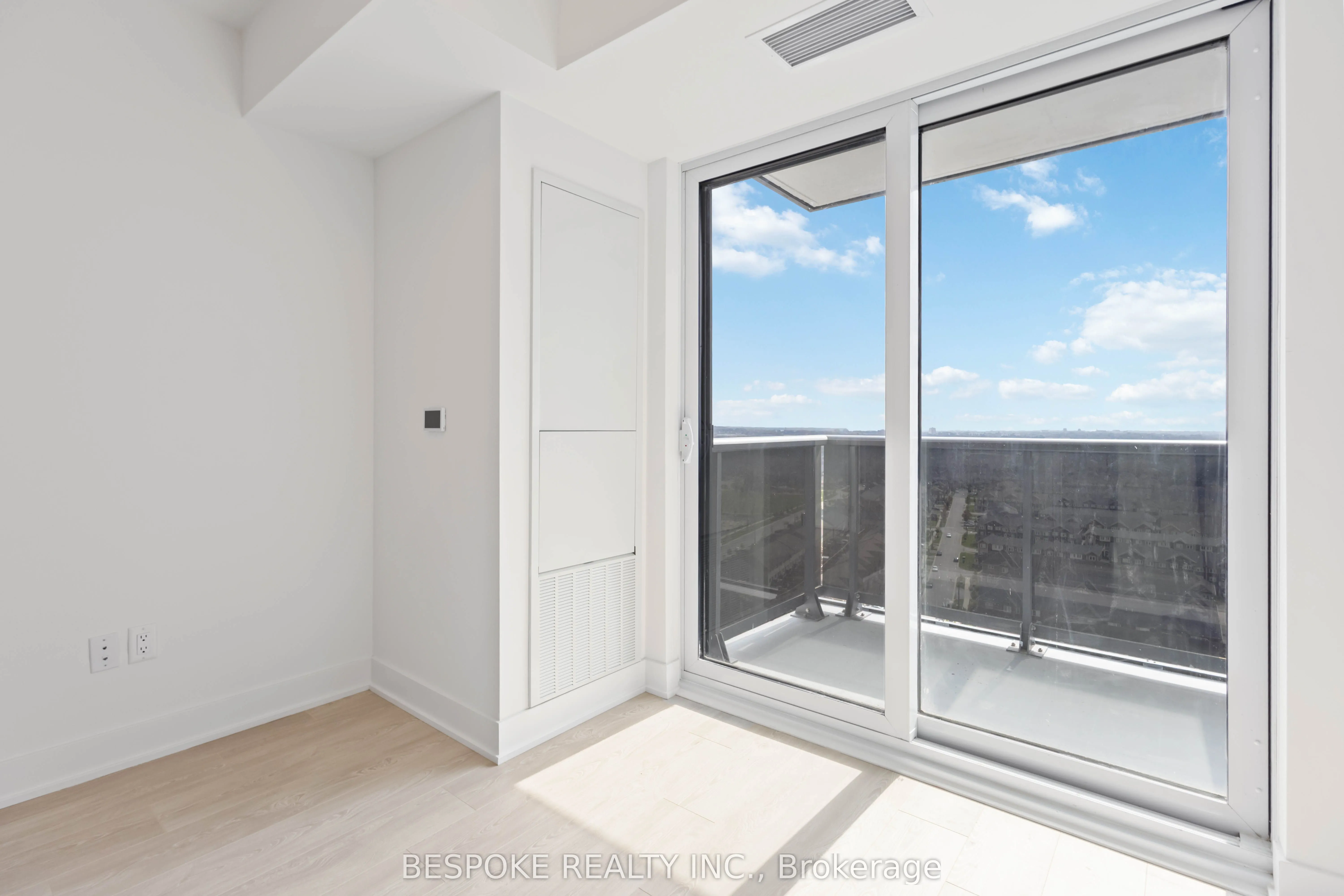 2545 Simcoe Street N, #1841