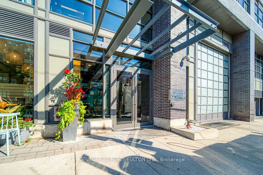 319 Carlaw Avenue, #816